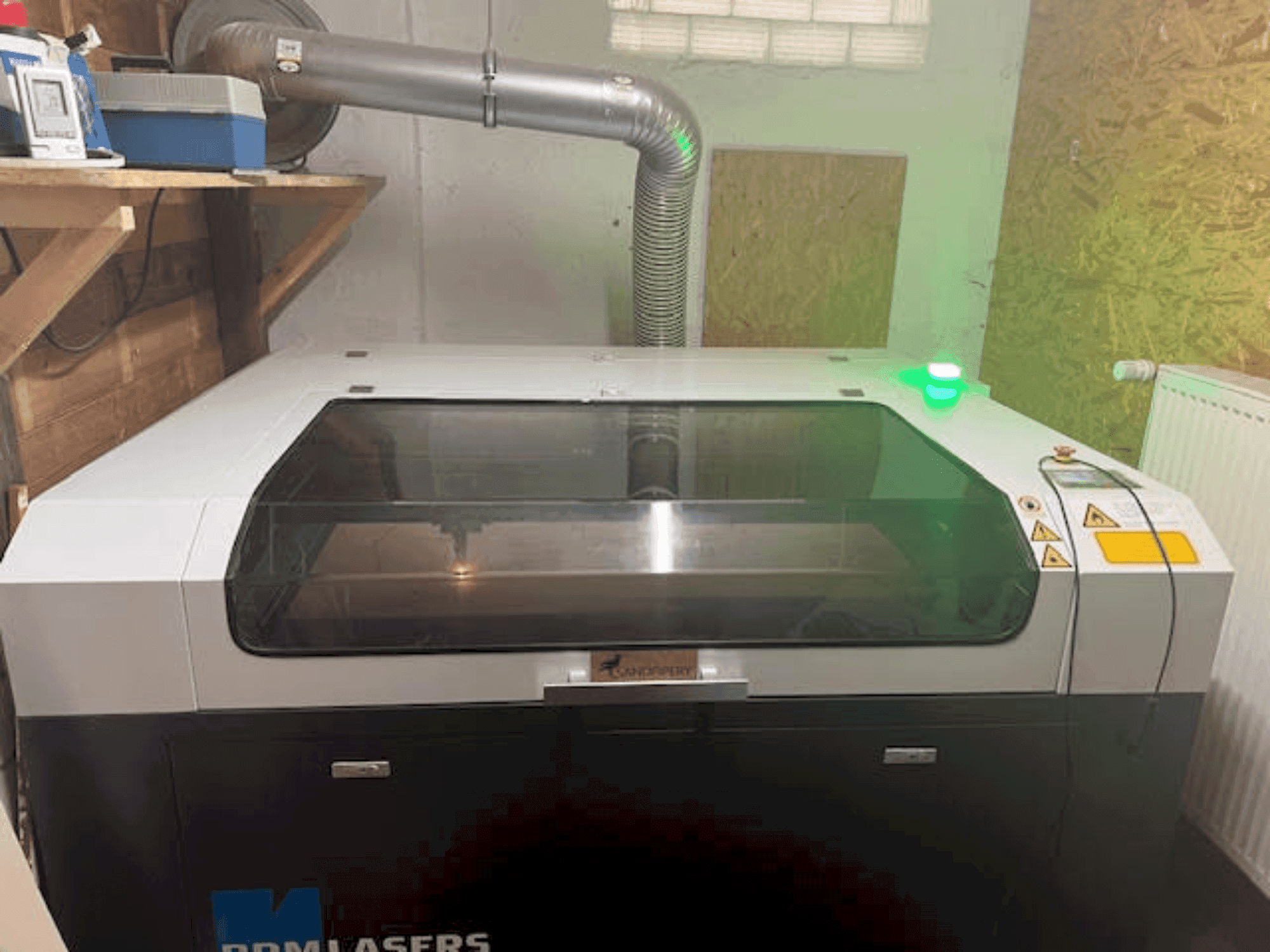 Mašīnas BRM Lasers 90130 - 100 Watt CO2 pretskats