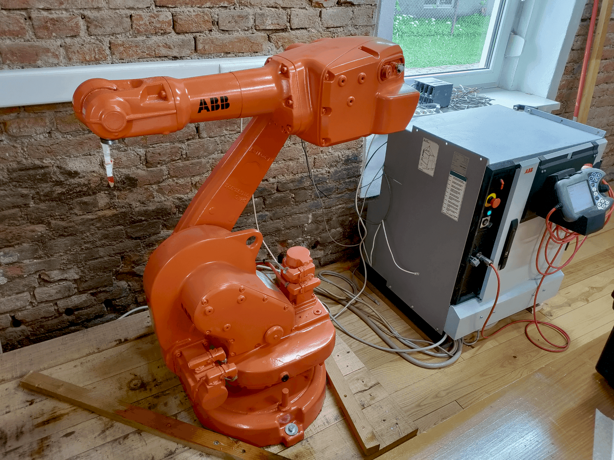 Mašīnas ABB IRB 1600 8/1.45 pretskats
