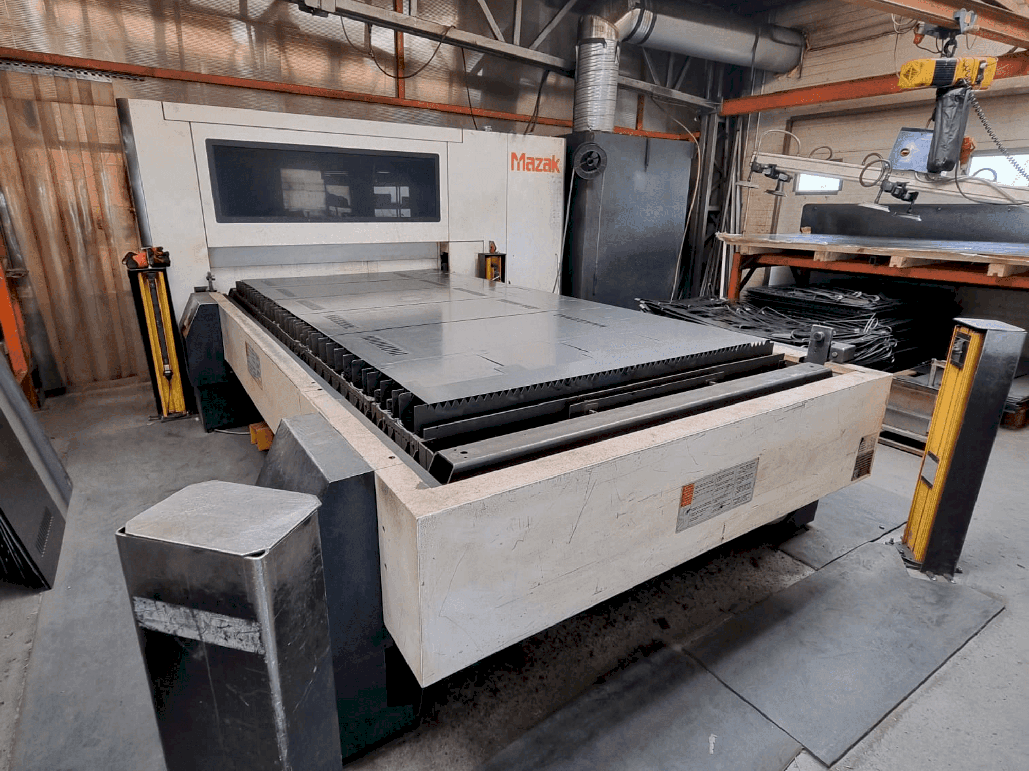 Mašīnas Mazak OPTIPLEX 3015 FIBER II pretskats