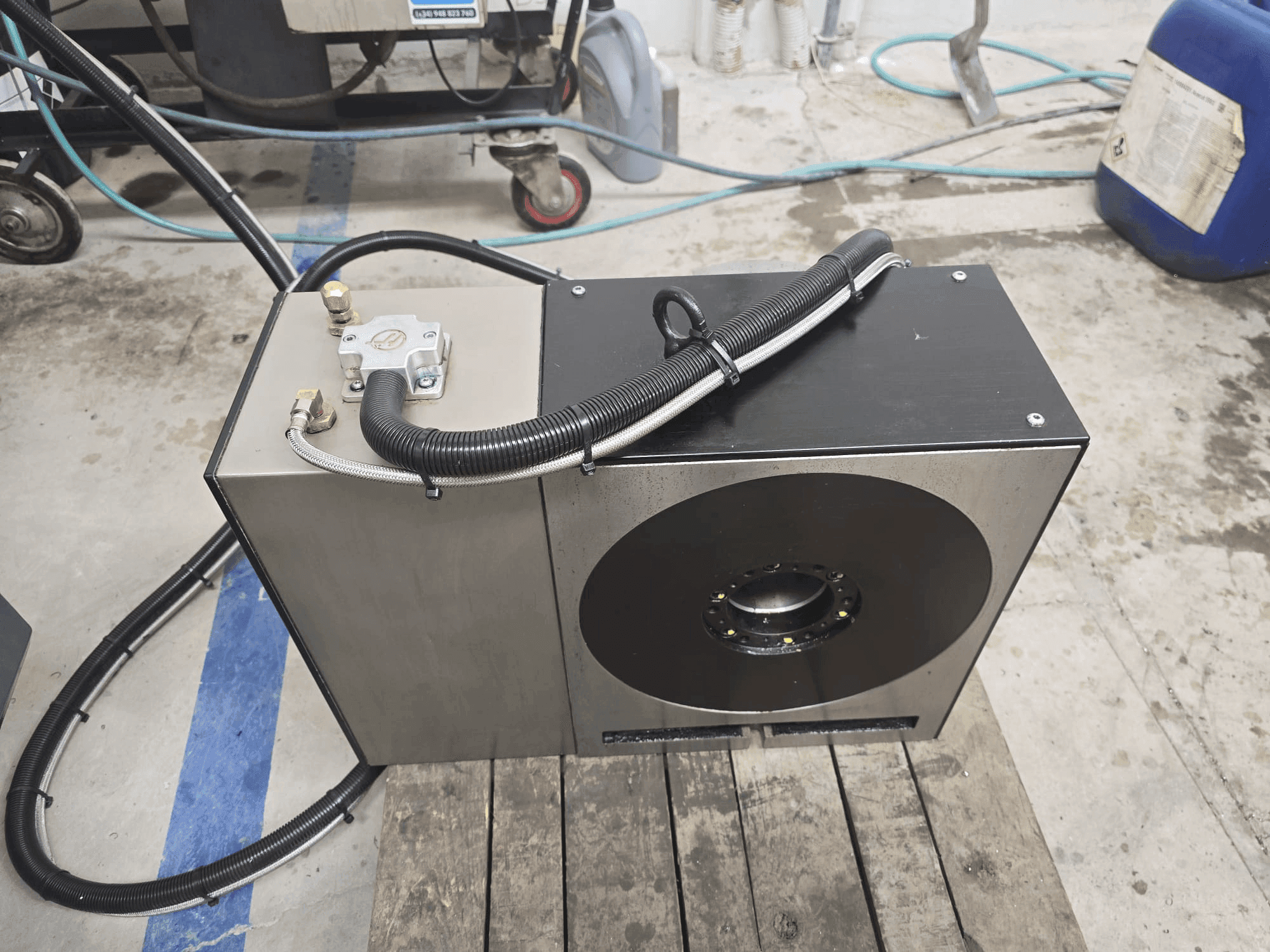 Mašīnas HAAS HRT310 pretskats