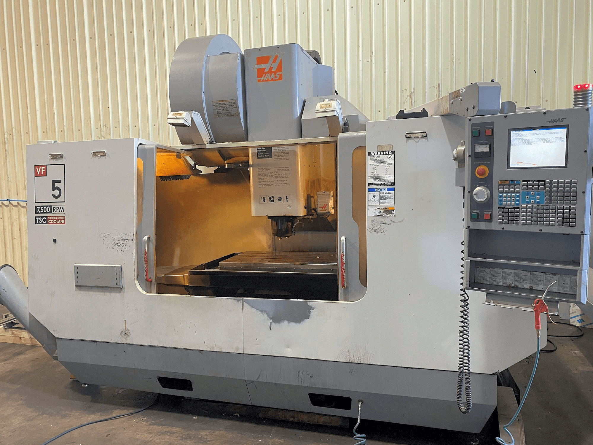 Mašīnas HAAS VF-5/50HE pretskats