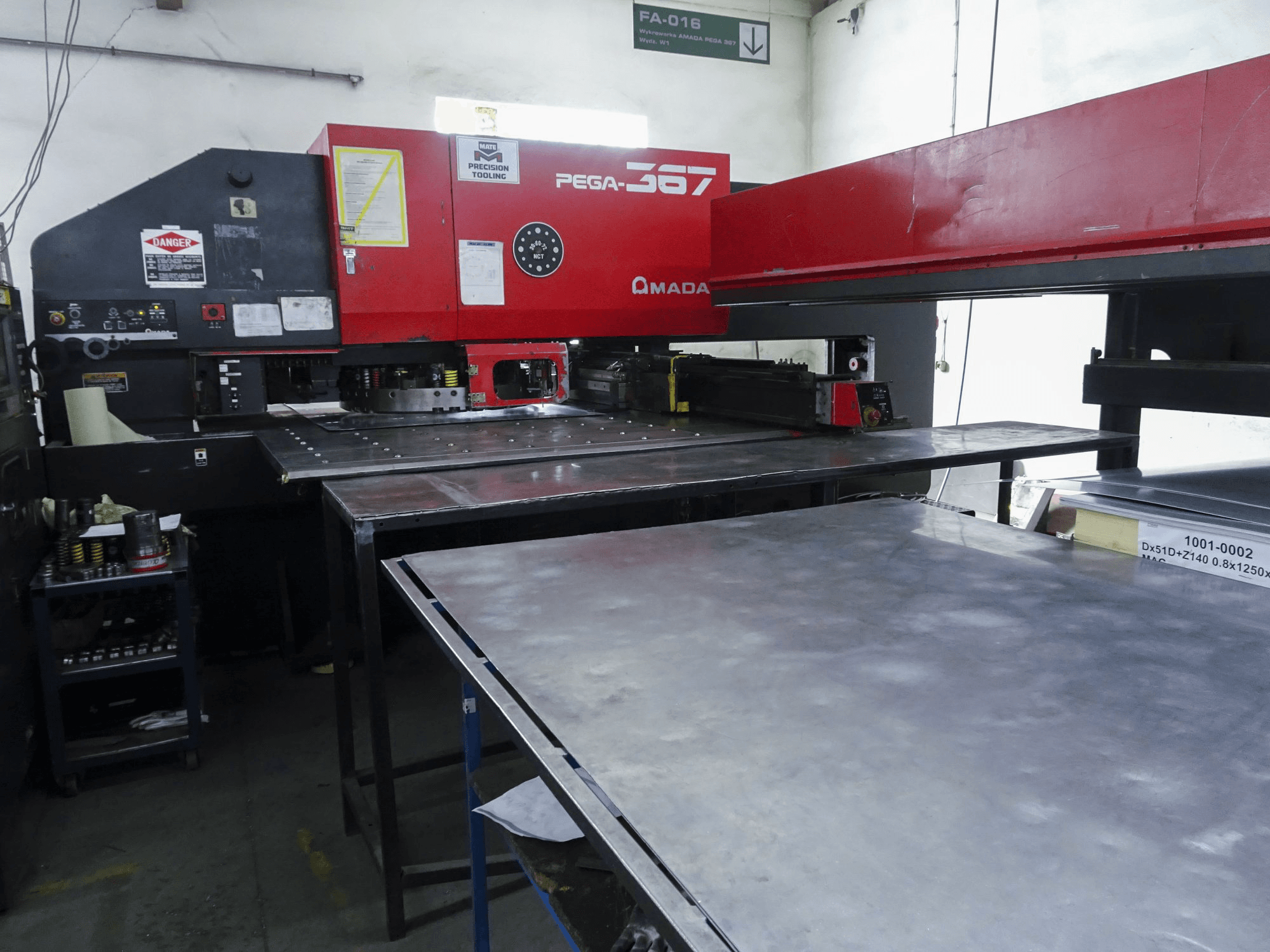 Mašīnas AMADA PEGA 367 skats no kreisās puses