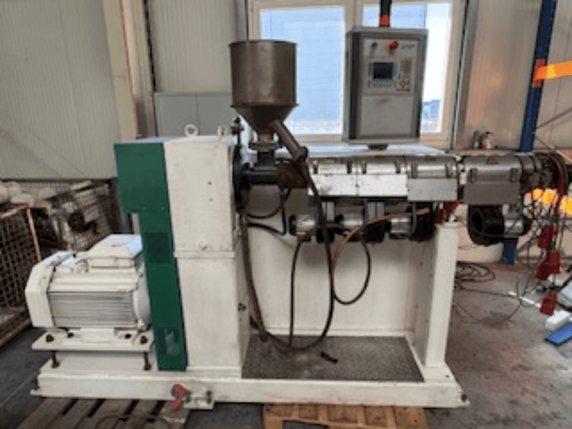 Mašīnas KUHNE KS45-24D pretskats