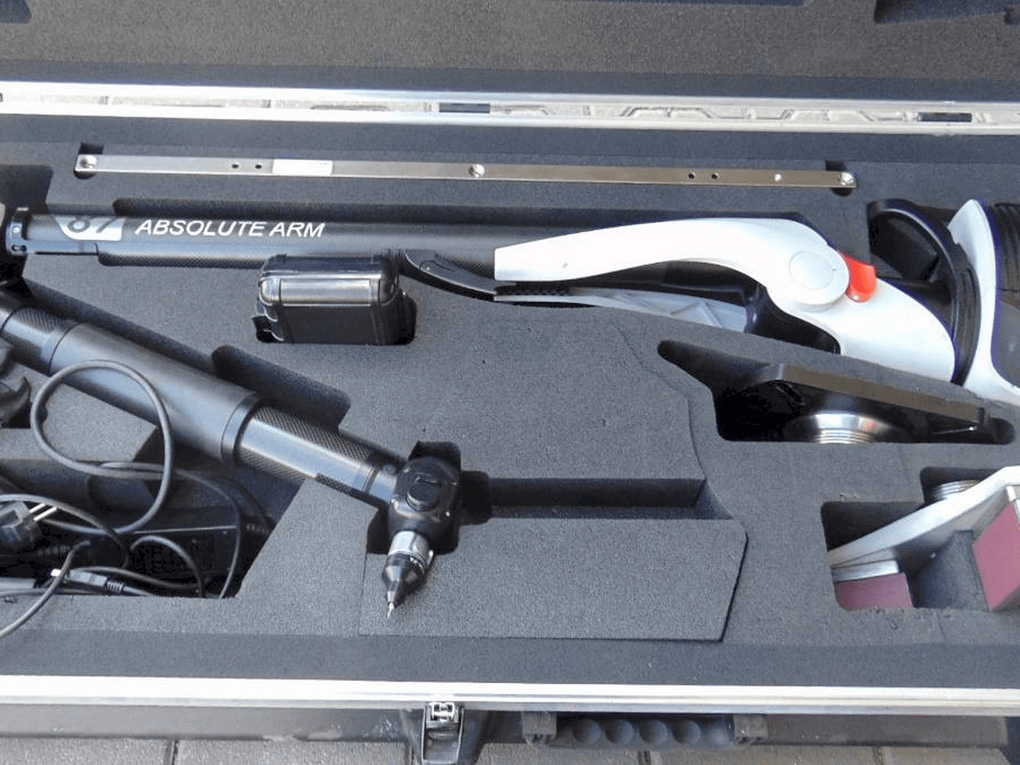 Mašīnas Hexagon RA8 V1 pretskats