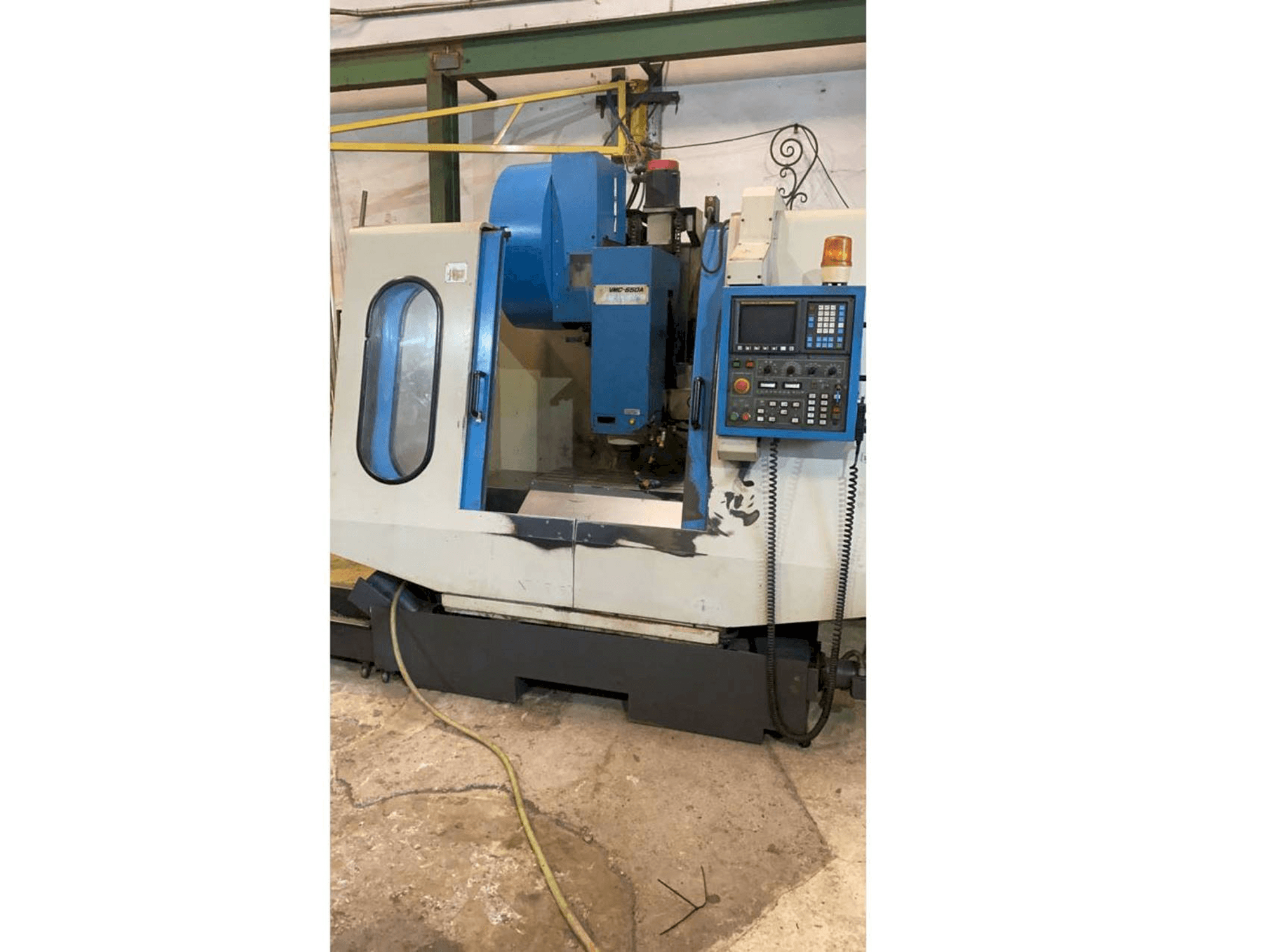 Mašīnas Johnford VMC 650A pretskats