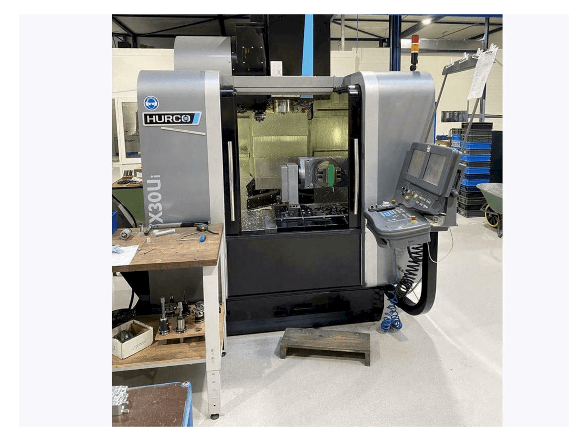 Mašīnas Hurco VMX30 Ui pretskats