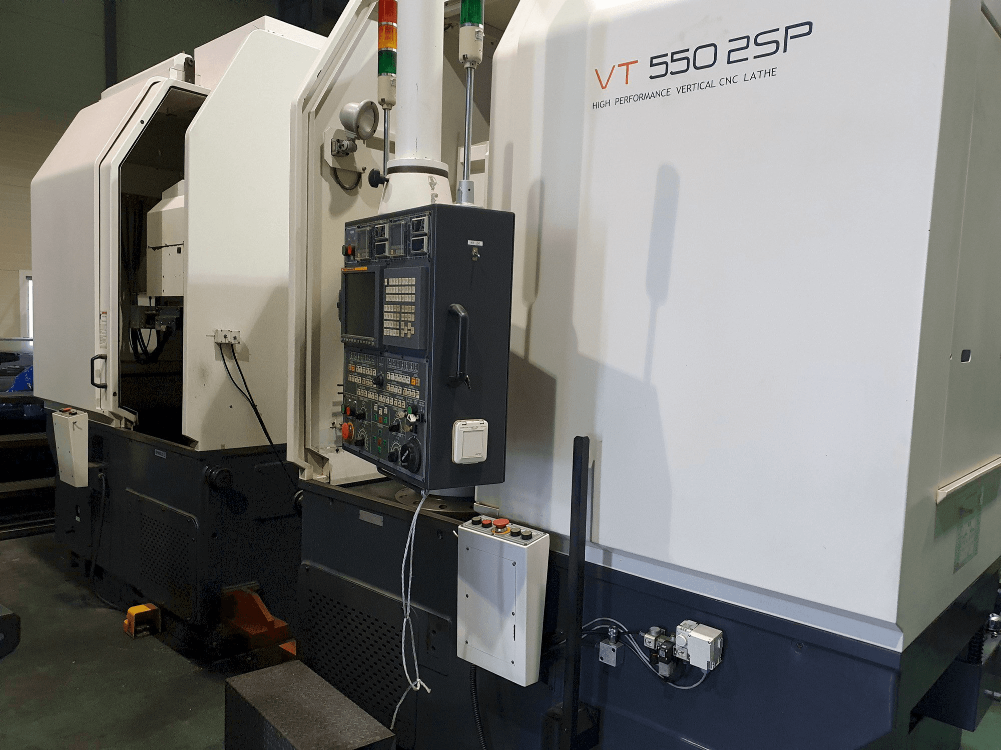 Mašīnas HWACHEON VT-500 2SP pretskats
