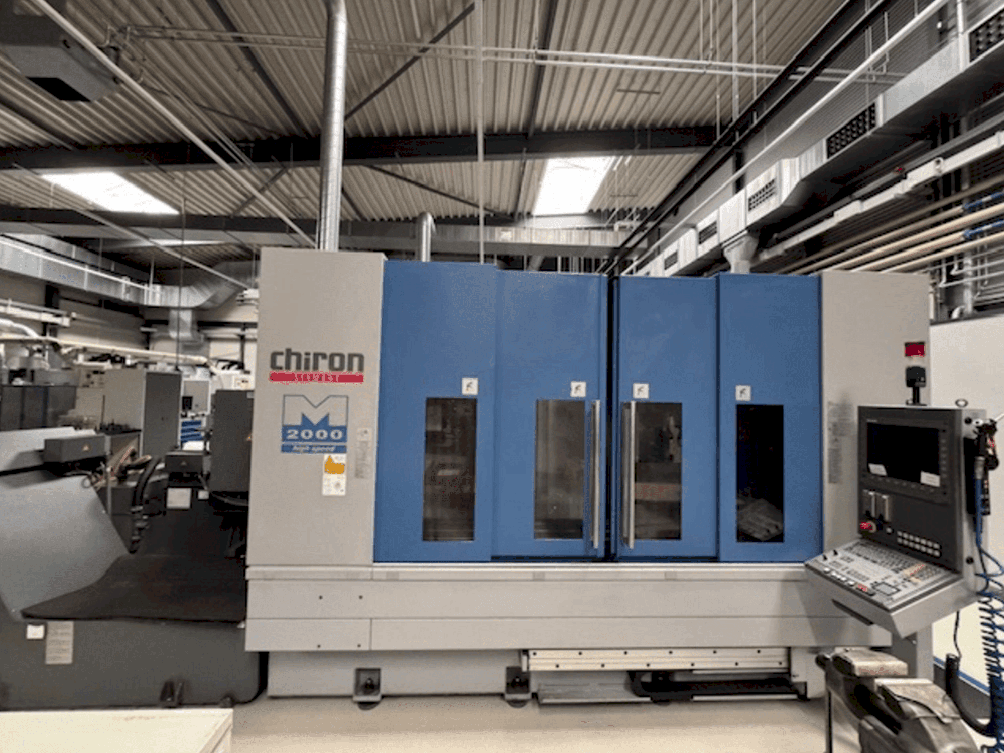 Mašīnas CHIRON Mill 2000 pretskats