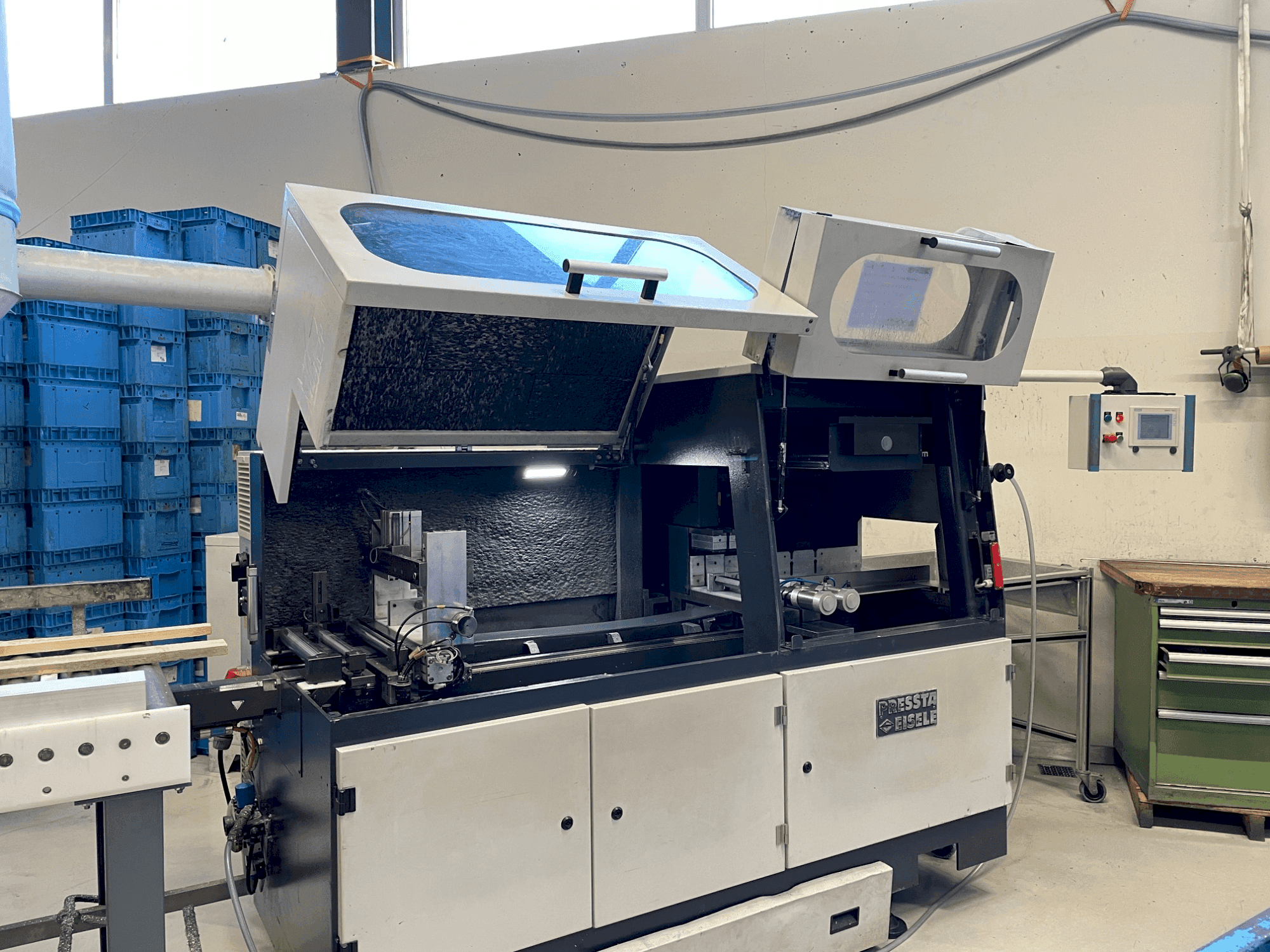 Mašīnas Other 600 R pretskats