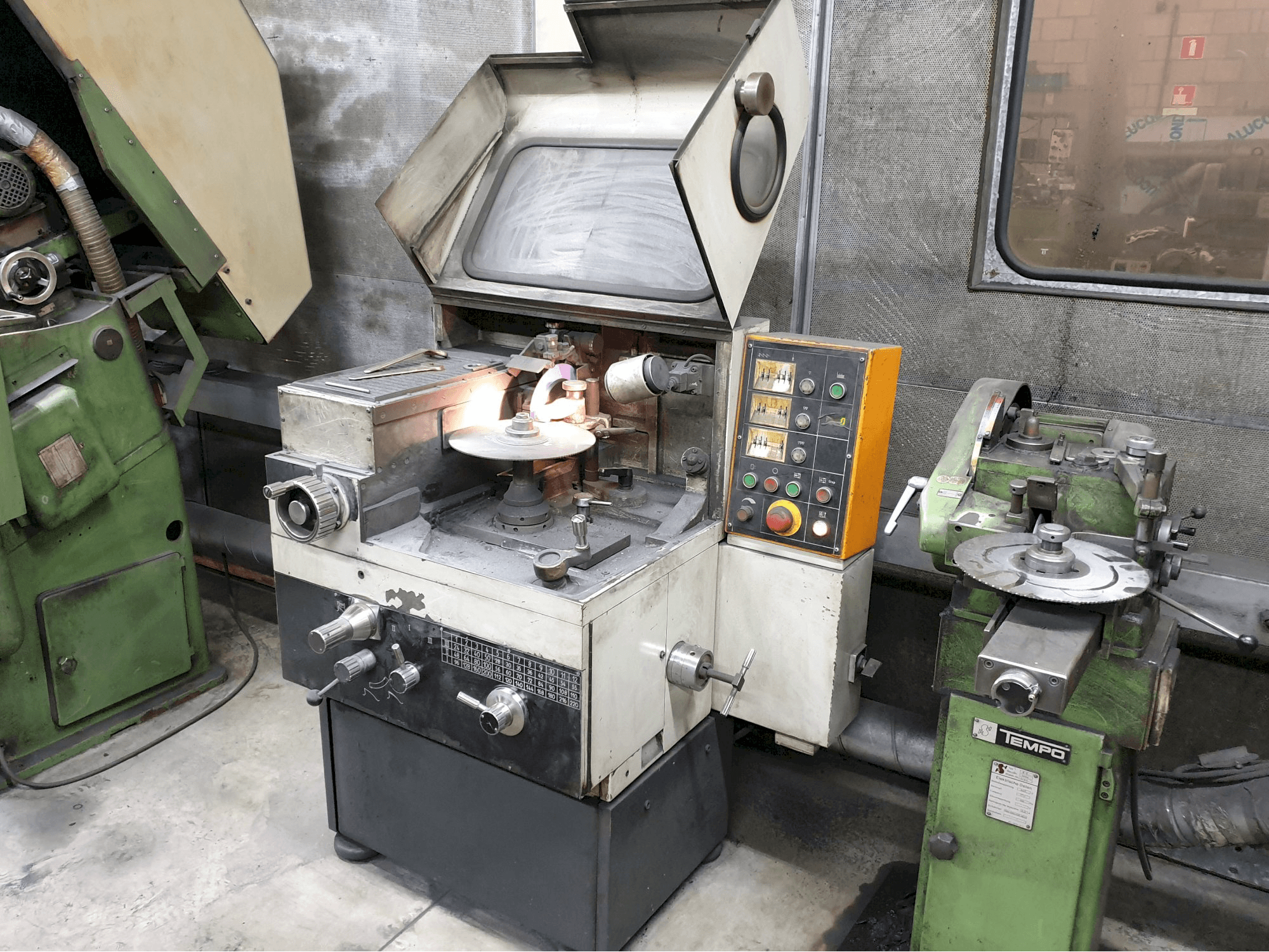 Mašīnas Loroch K400 skats no labās puses