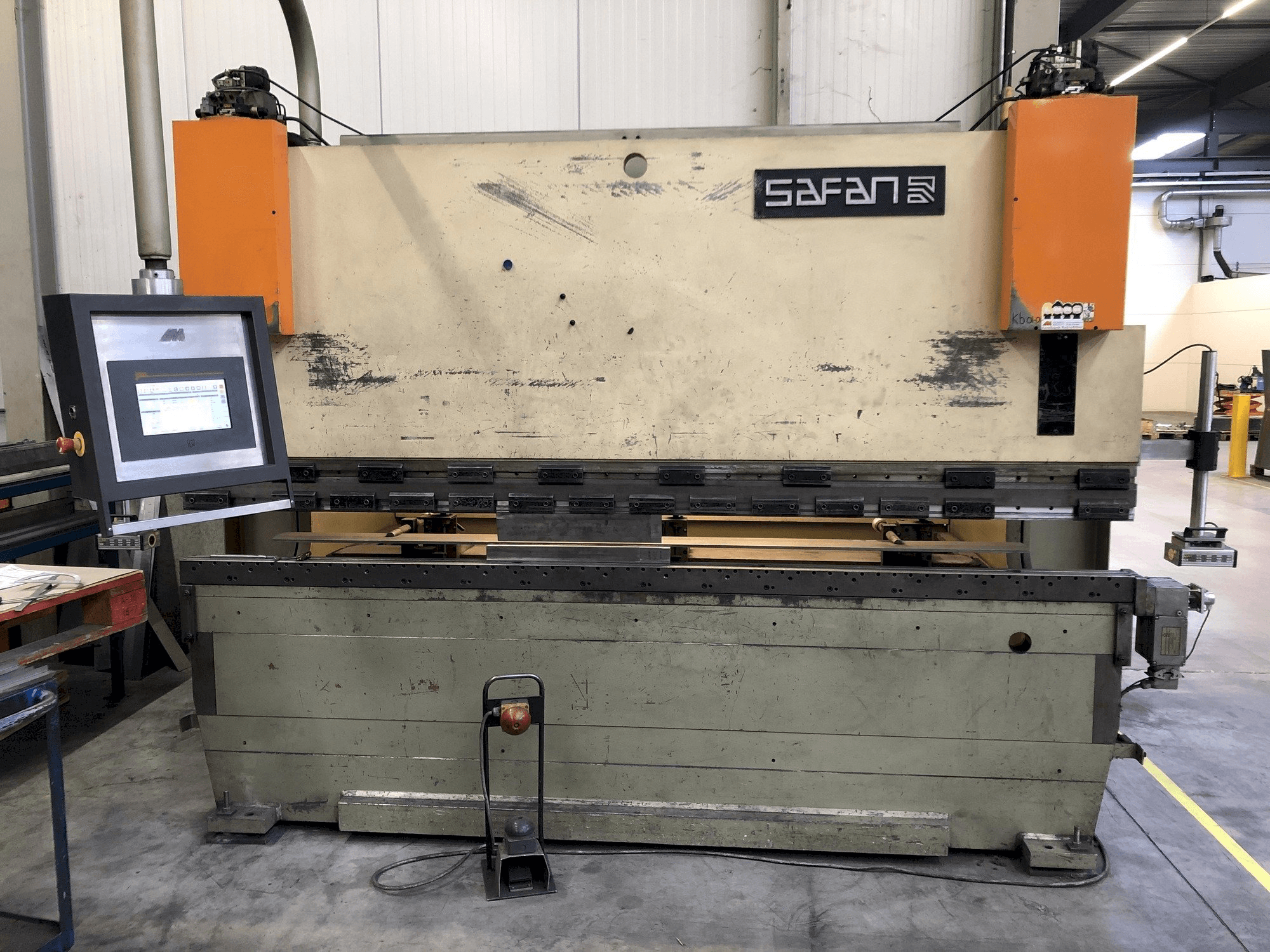 Mašīnas Safan CNCL 110T pretskats