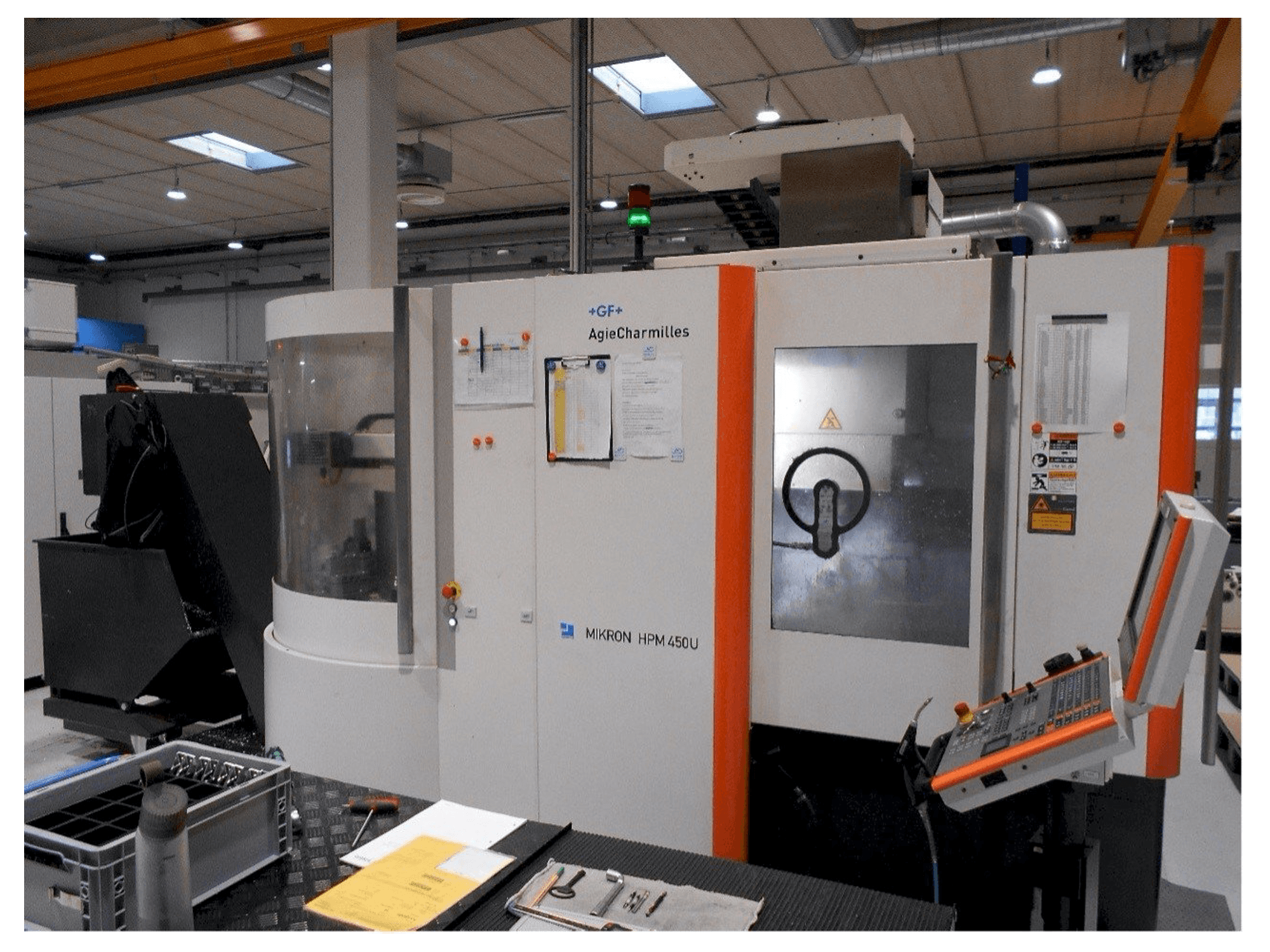 Mašīnas AgieCharmilles Mikron HPM 450U pretskats