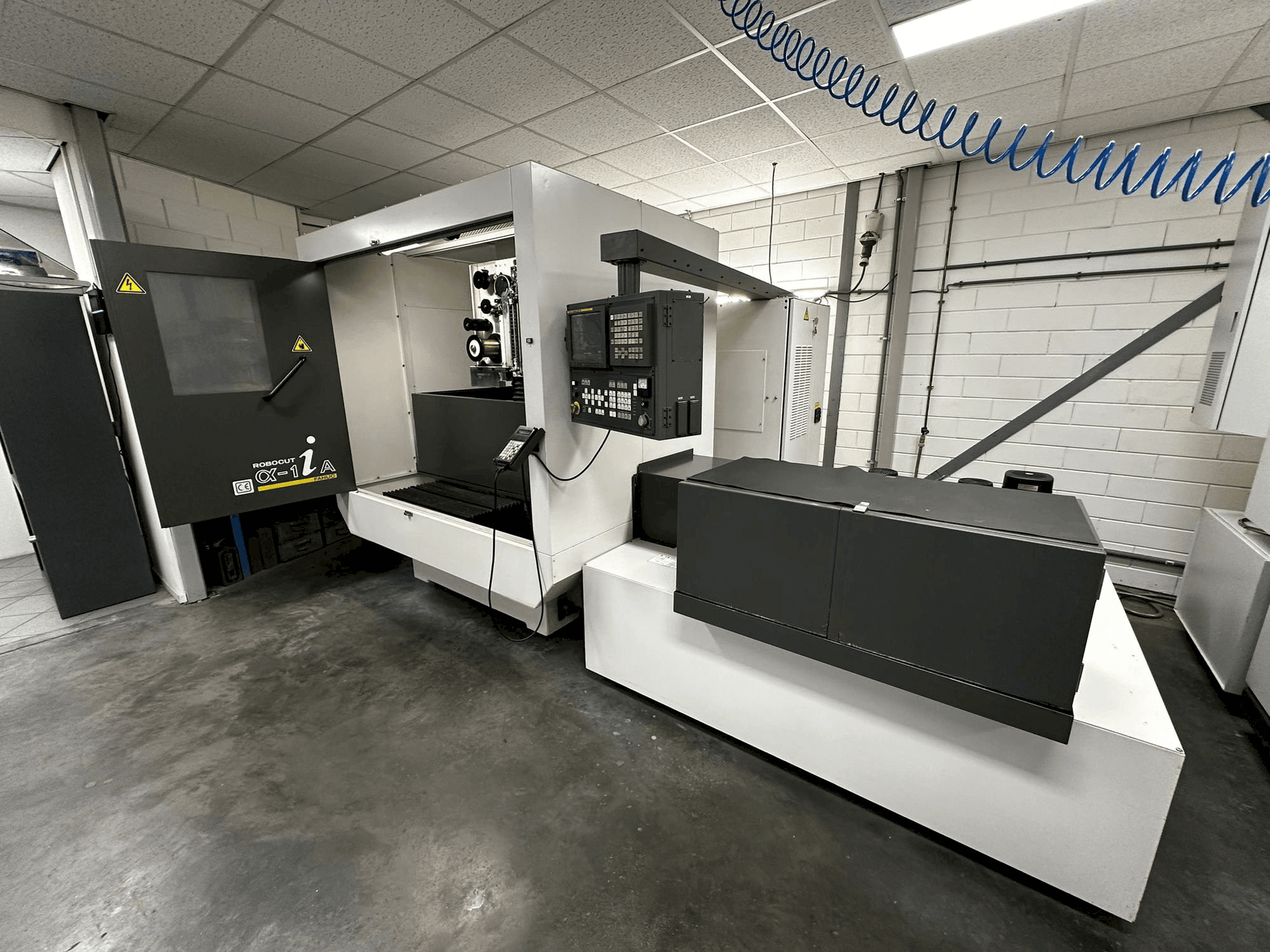 Mašīnas FANUC Robocut α-1iA pretskats