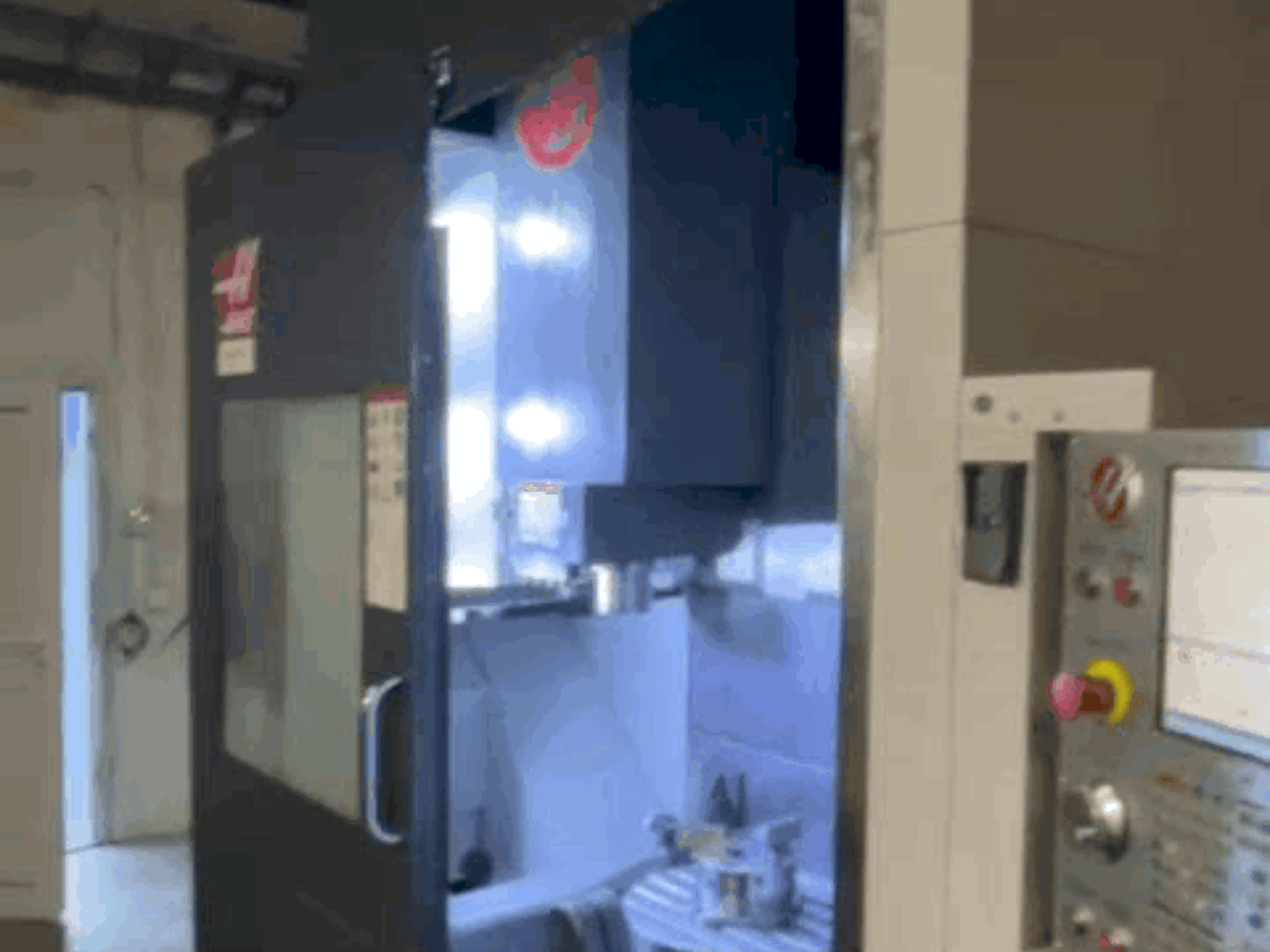 Mašīnas HAAS UMC-750 pretskats