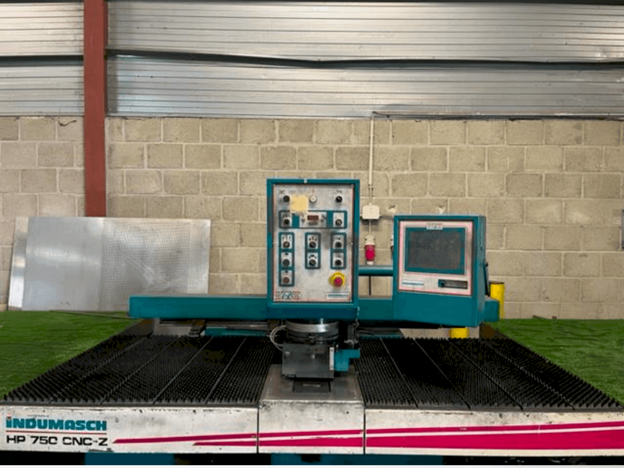 Mašīnas Indumasch HP 750 CNC/Z pretskats
