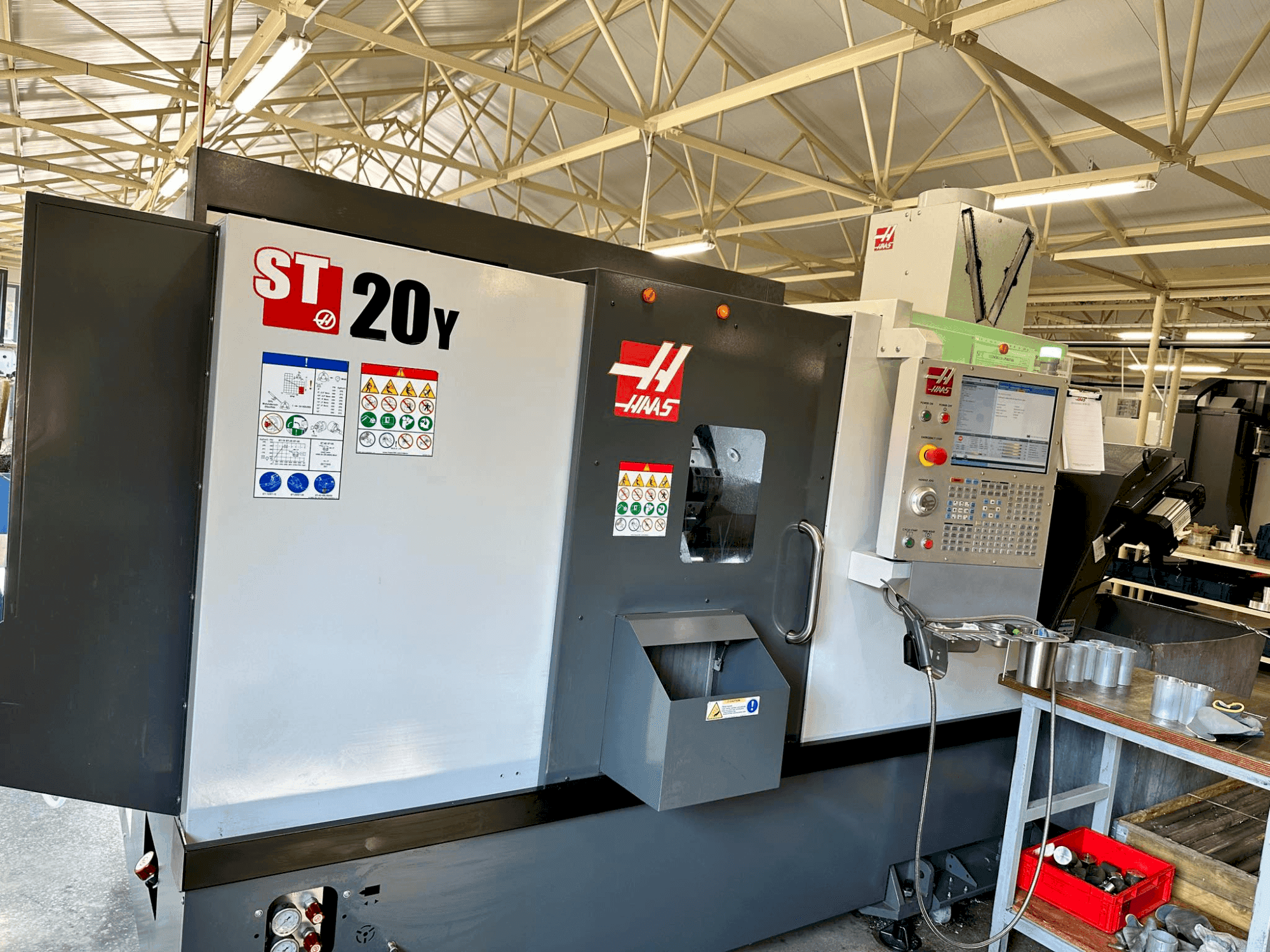 Mašīnas HAAS ST-20Y (2022) pretskats