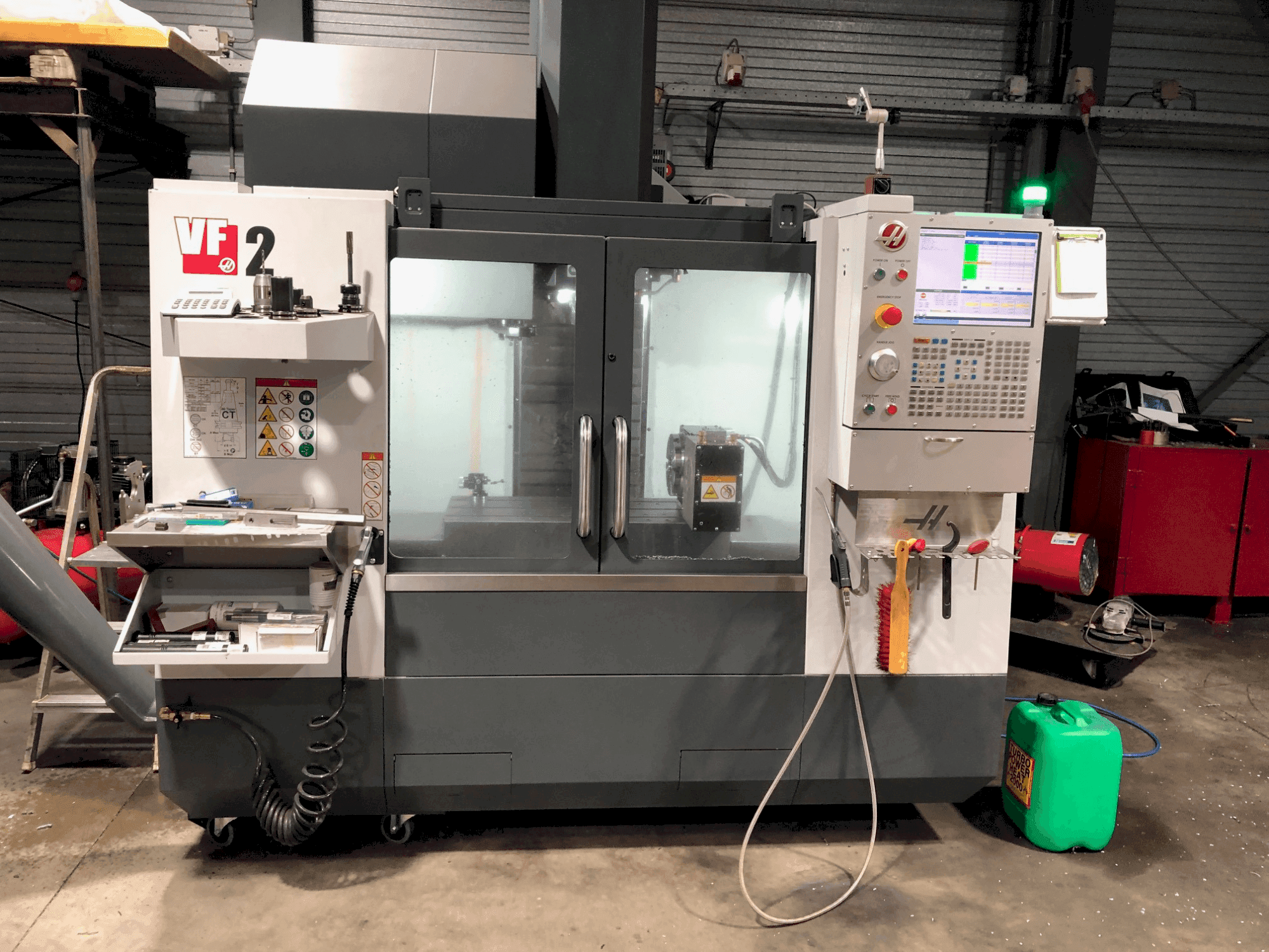 Mašīnas HAAS VF-2 pretskats