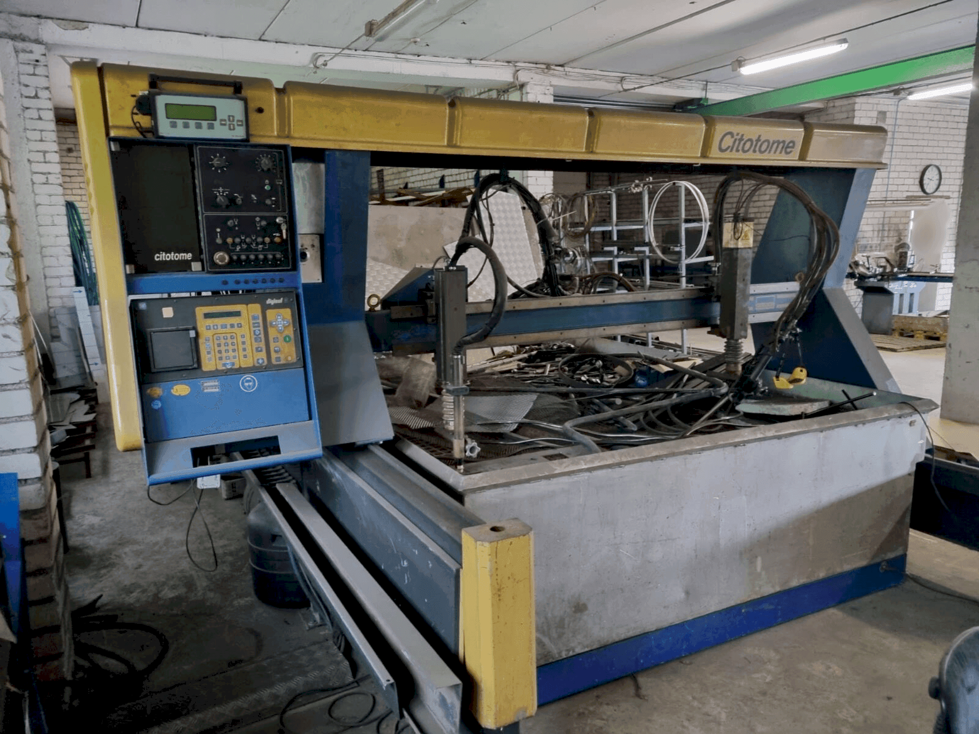 Mašīnas Citizen CPM 100R pretskats