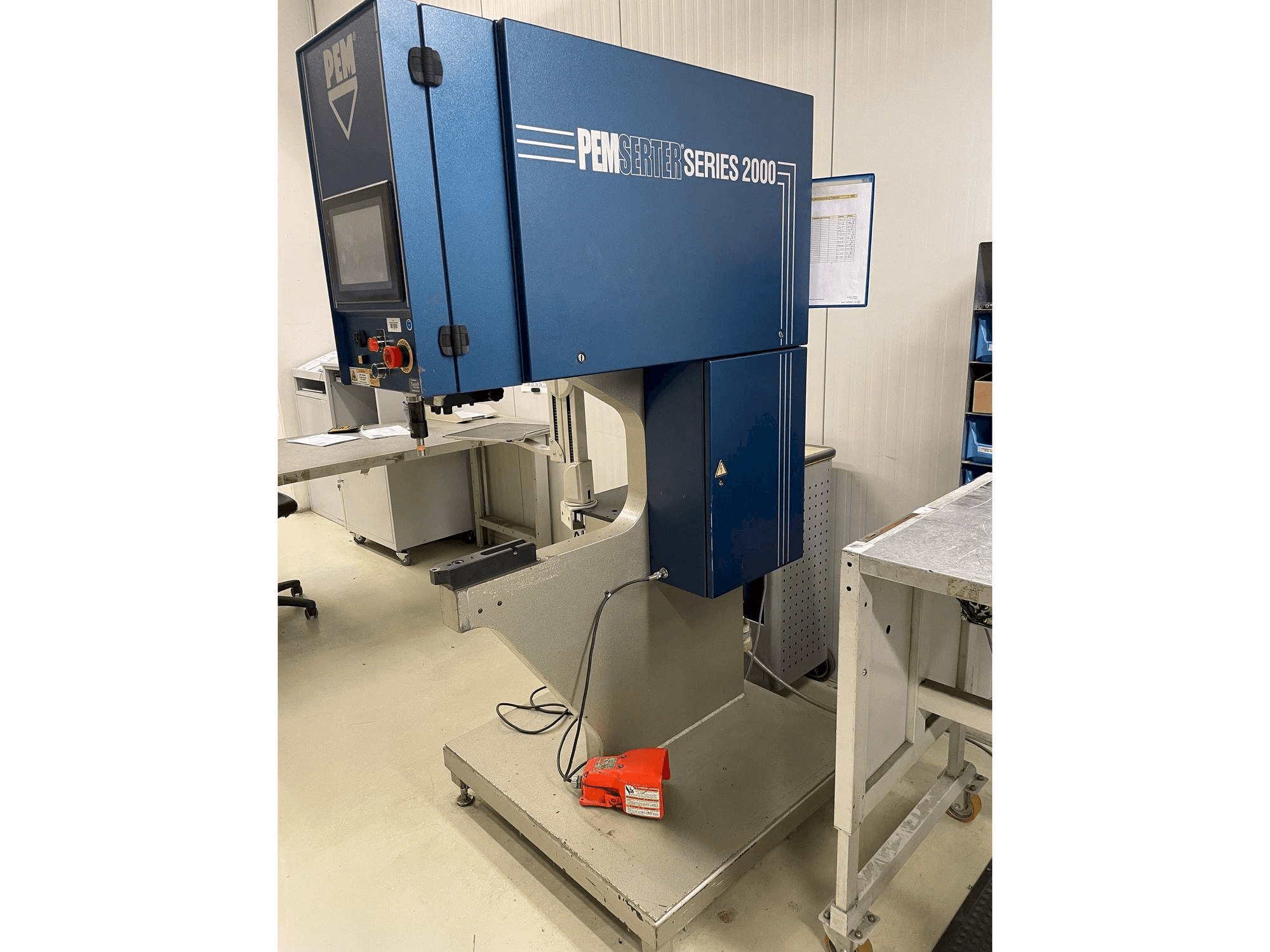 Mašīnas PEM-SERTER Series 2000A pretskats