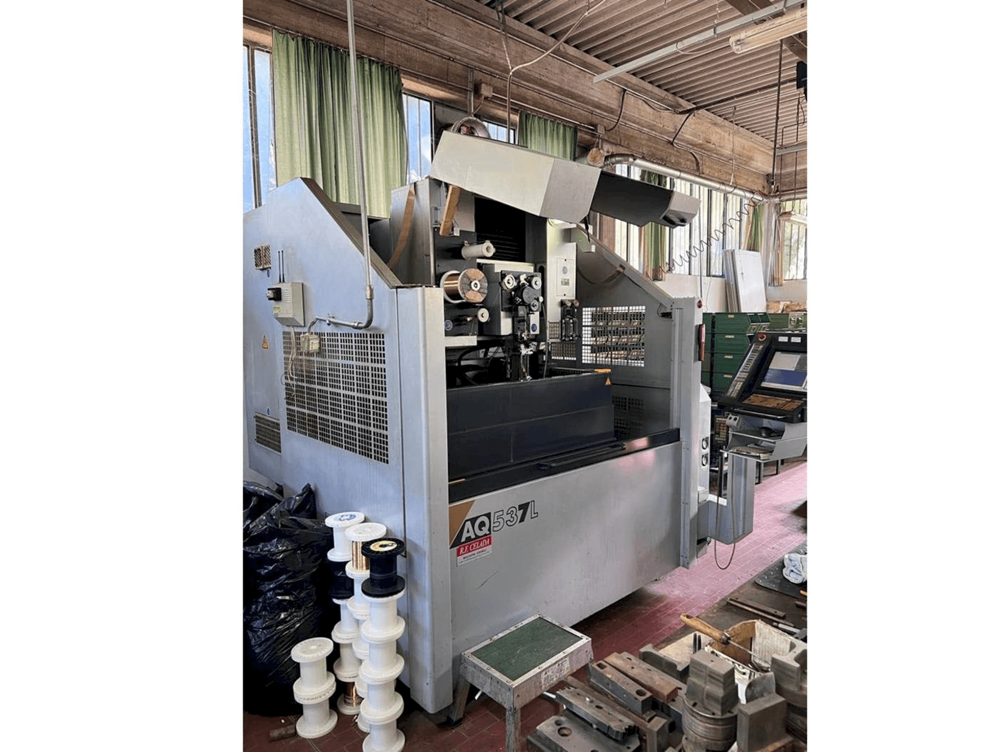 Mašīnas Sodick AQ537L pretskats