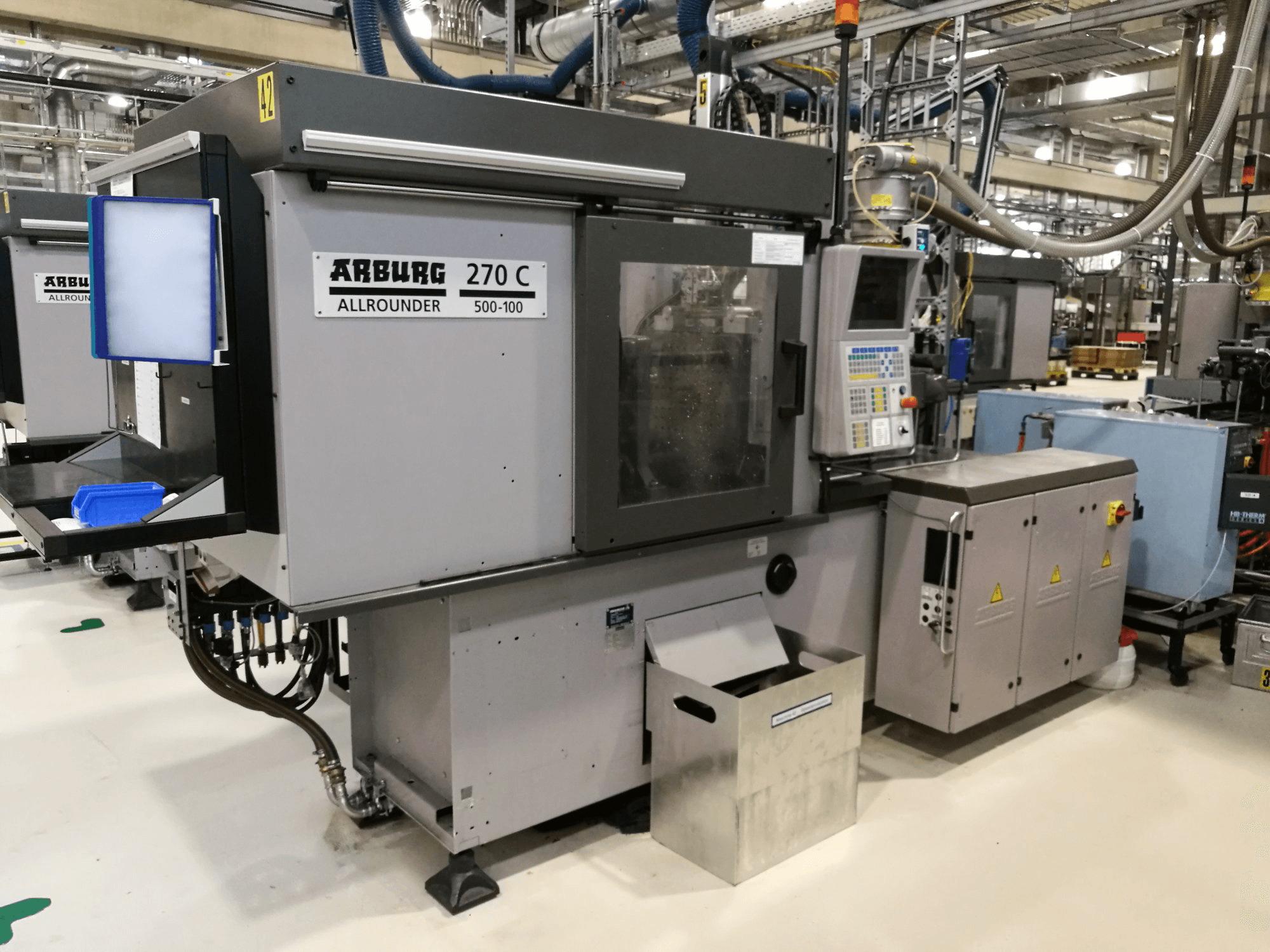 Mašīnas Arburg 270C 500-100 skats no kreisās puses