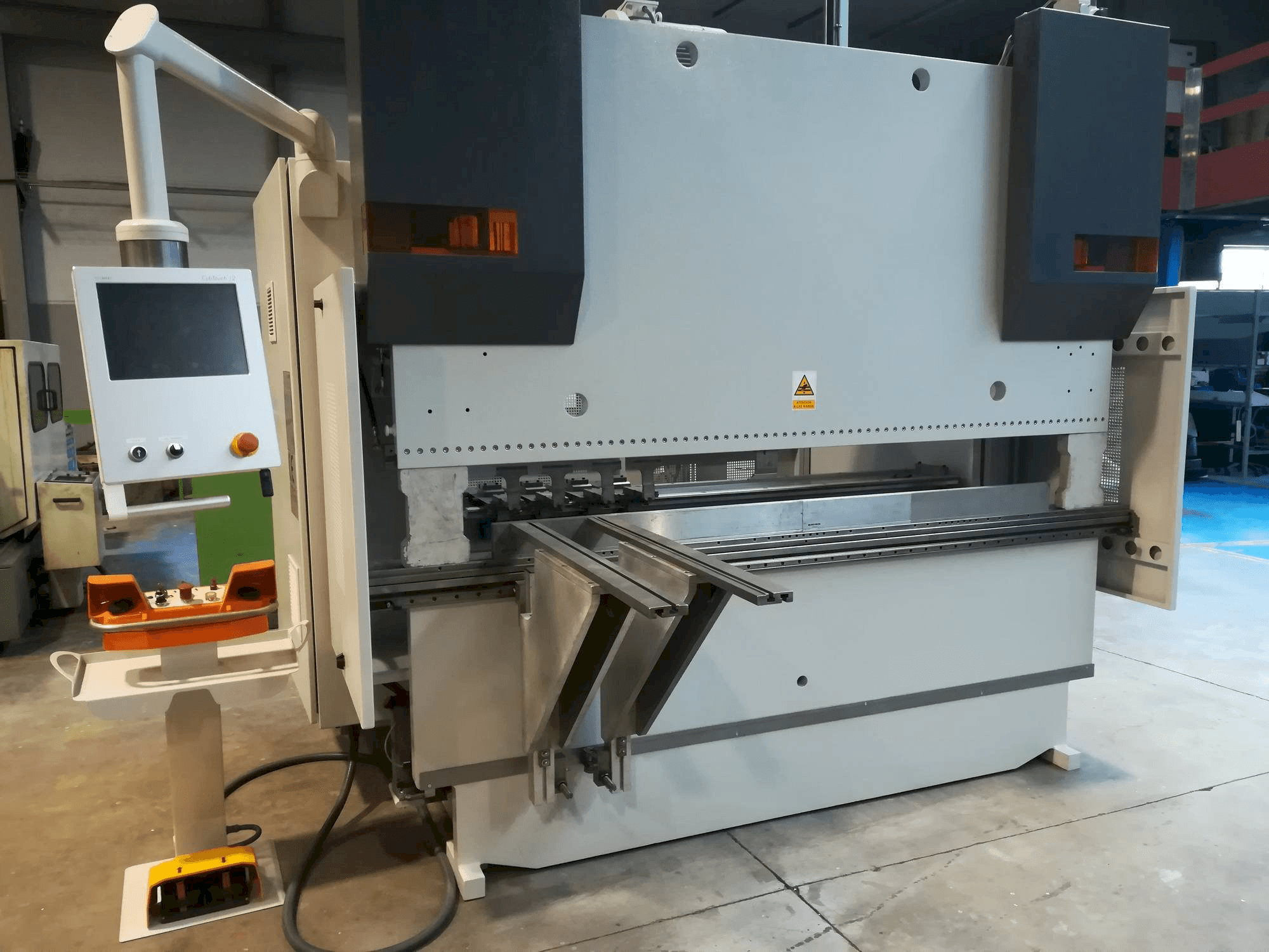 Mašīnas LVD LVD PPEB 80/25 CAD-CNC pretskats