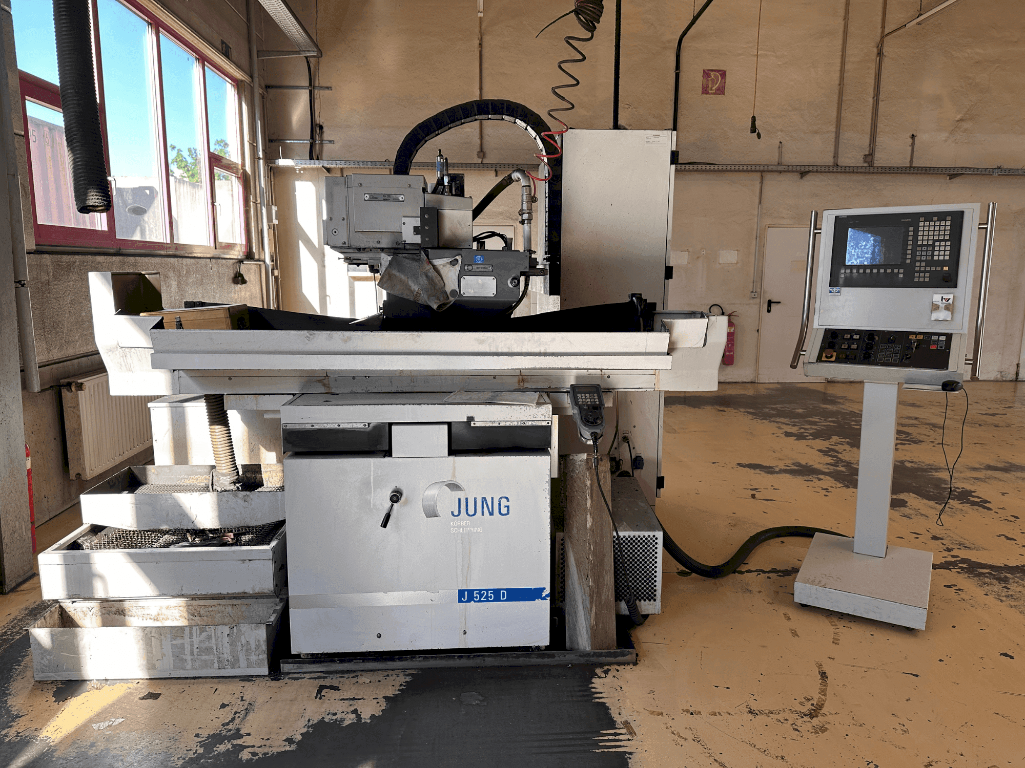 Mašīnas JUNG J 525-D pretskats