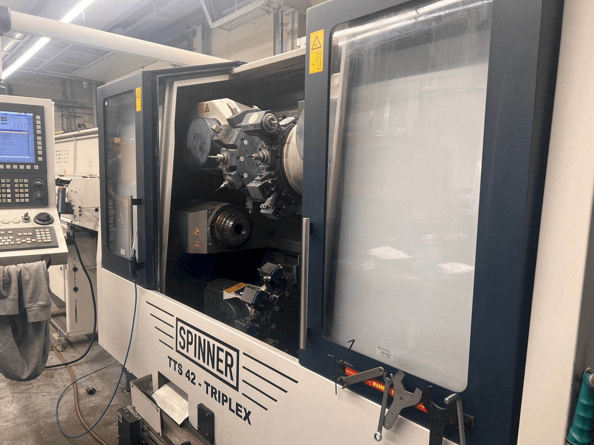 Mašīnas SPINNER TTS 42 pretskats