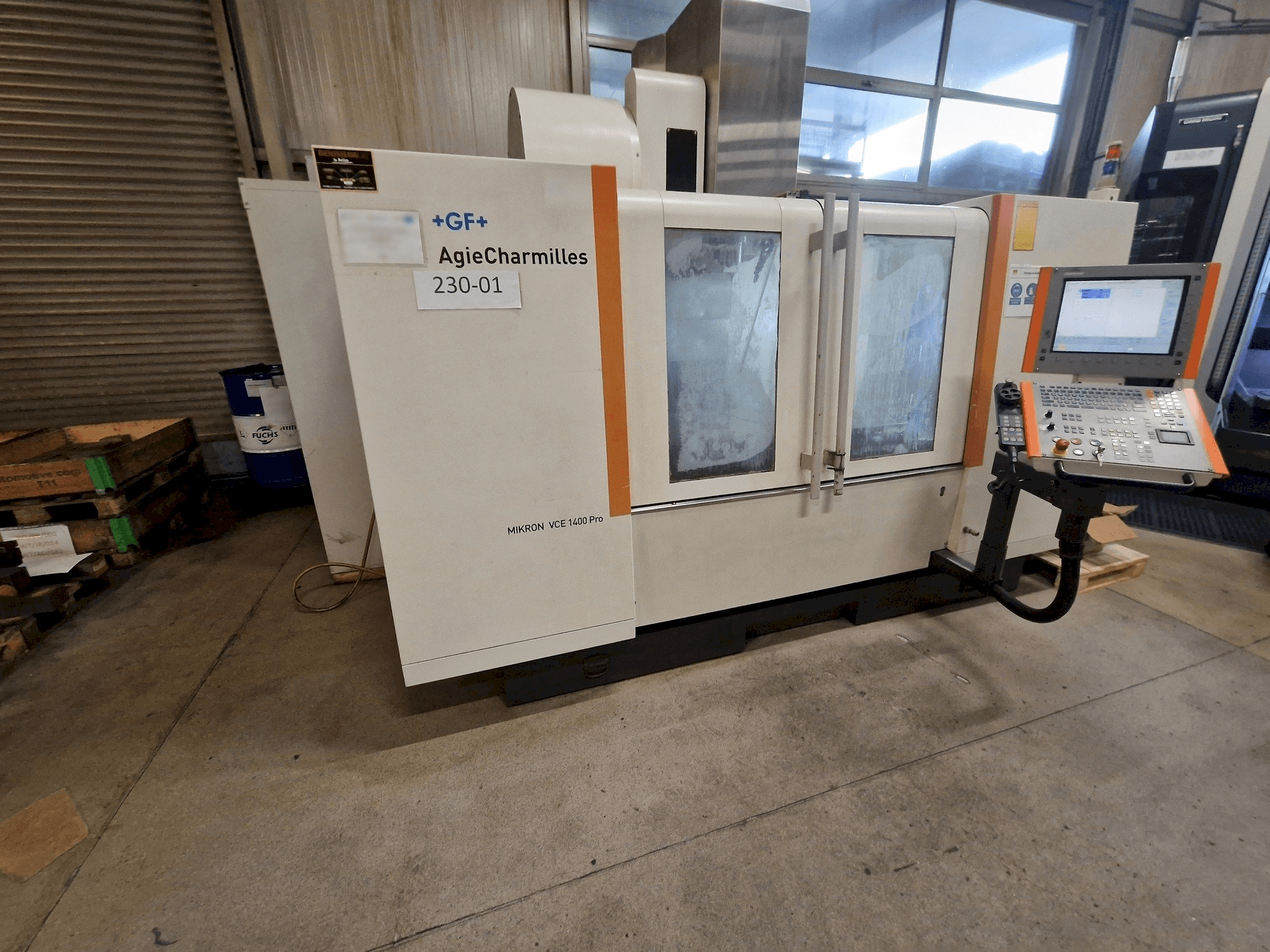 Mašīnas AgieCharmilles MIKRON VCE 1400 PRO kreisās malas skats