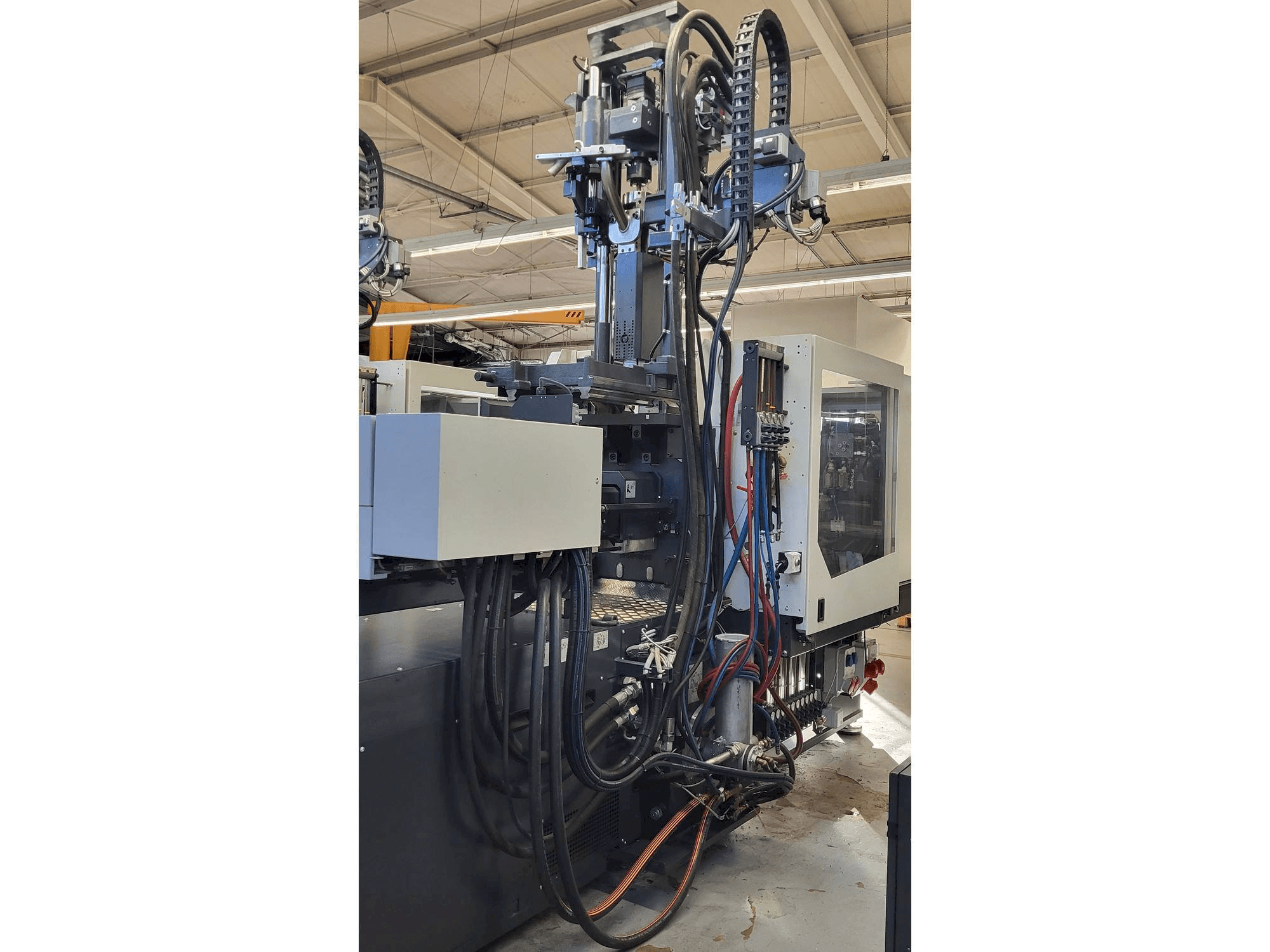Mašīnas Sumitomo SHI DEMAG Systec Multi 120/470-200h/80V kreisās malas skats