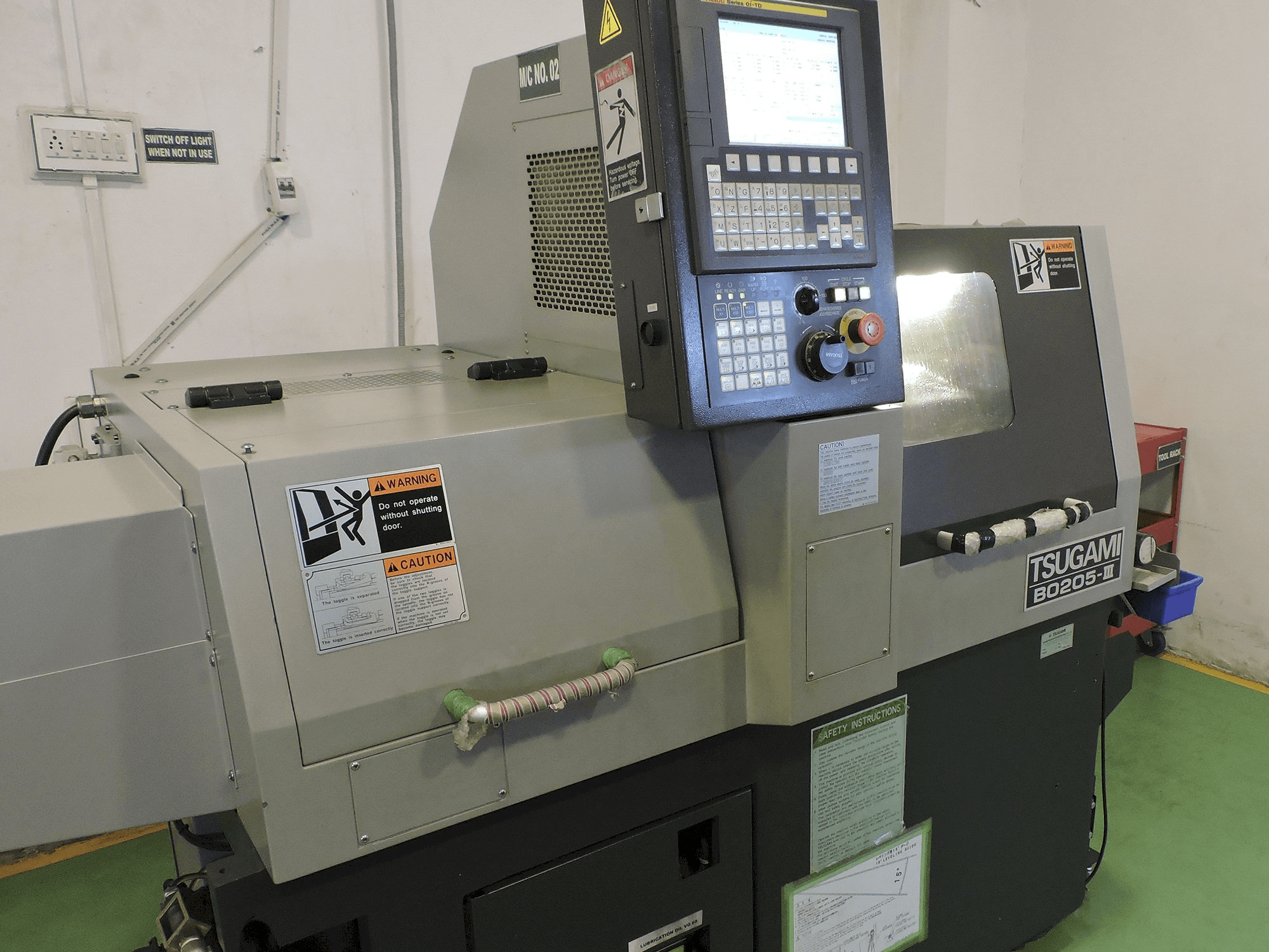 Mašīnas TSUGAMI skats B0205-III no kreisās puses