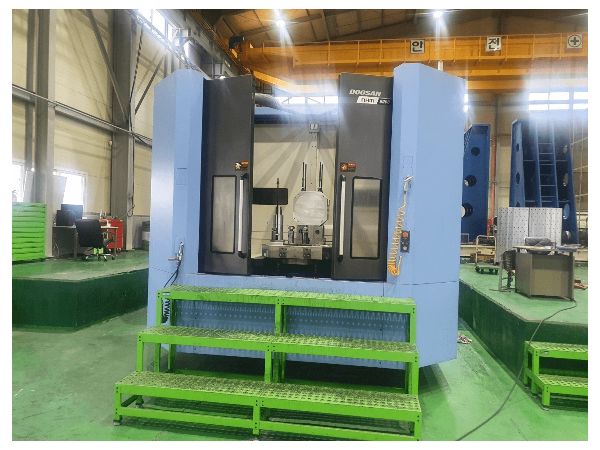 Mašīnas Doosan NHM8000 pretskats
