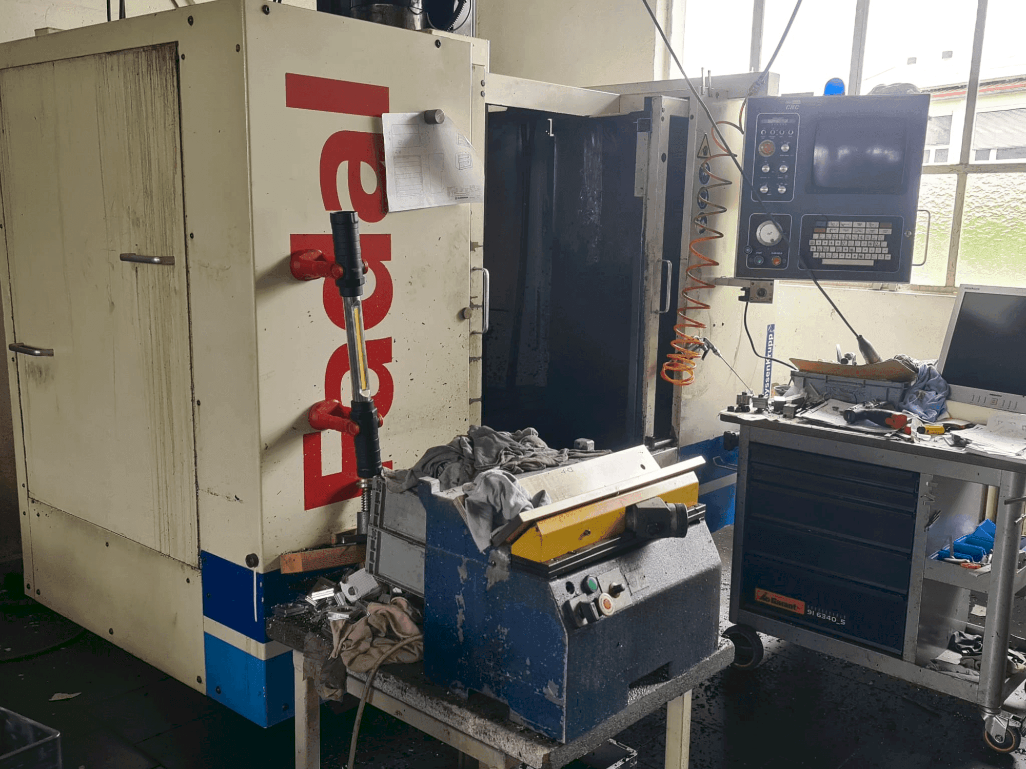 Mašīnas FADAL 910 pretskats