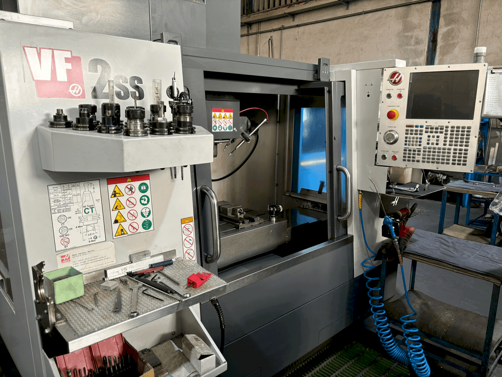 Mašīnas HAAS VF-2SS pretskats