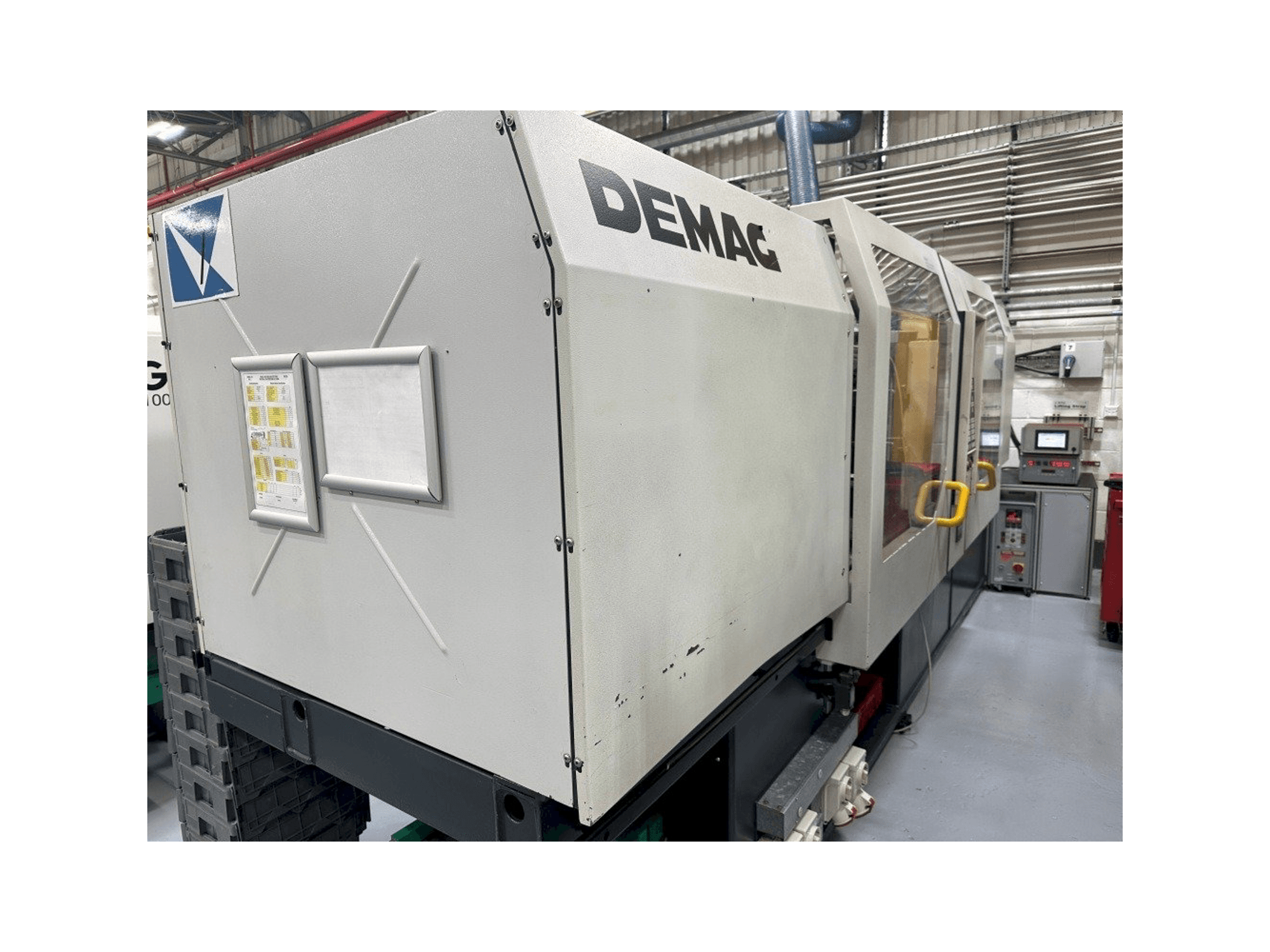 Mašīnas DEMAG Ergotech System 1100-200 kreisās malas skats
