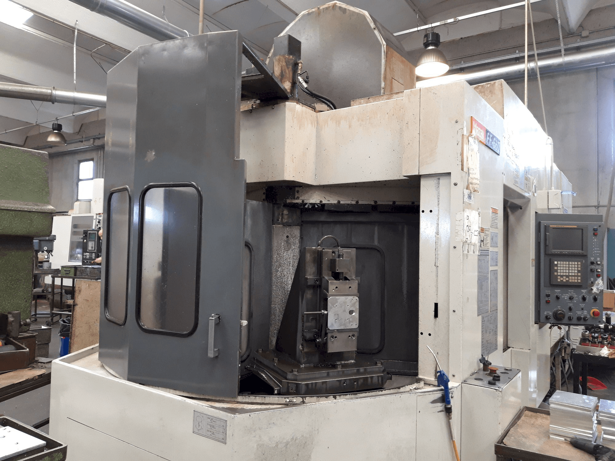 Mašīnas Mazak FF-660 pretskats