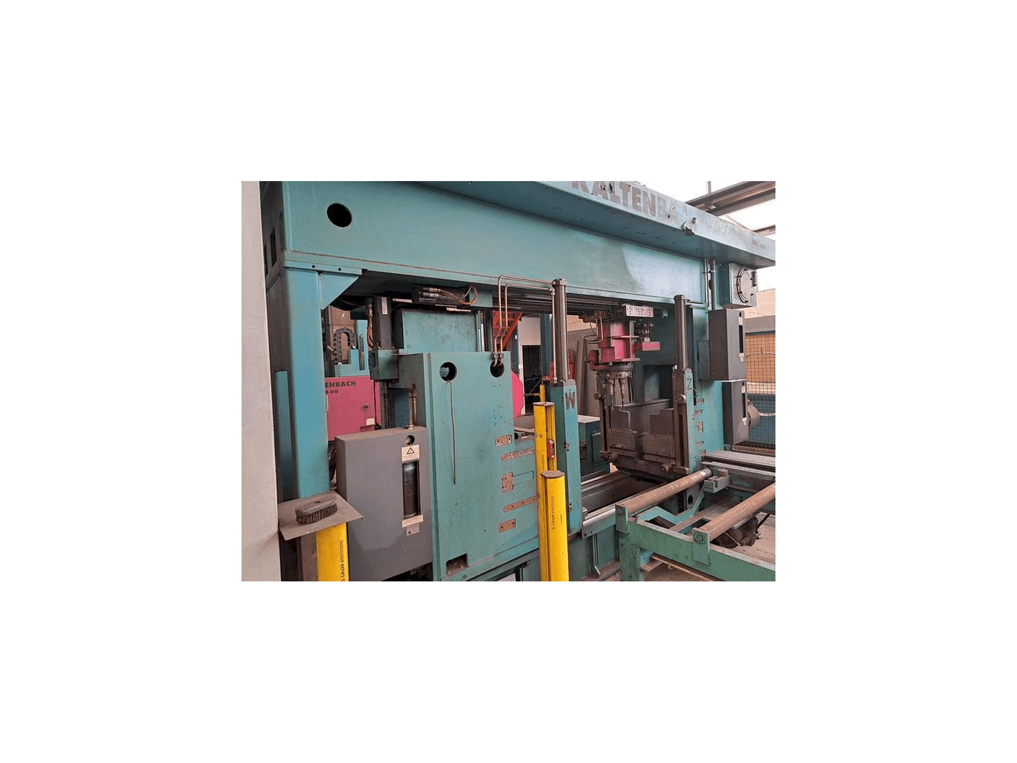 Mašīnas KALTENBACH KDX5 1015 kreisās malas skats