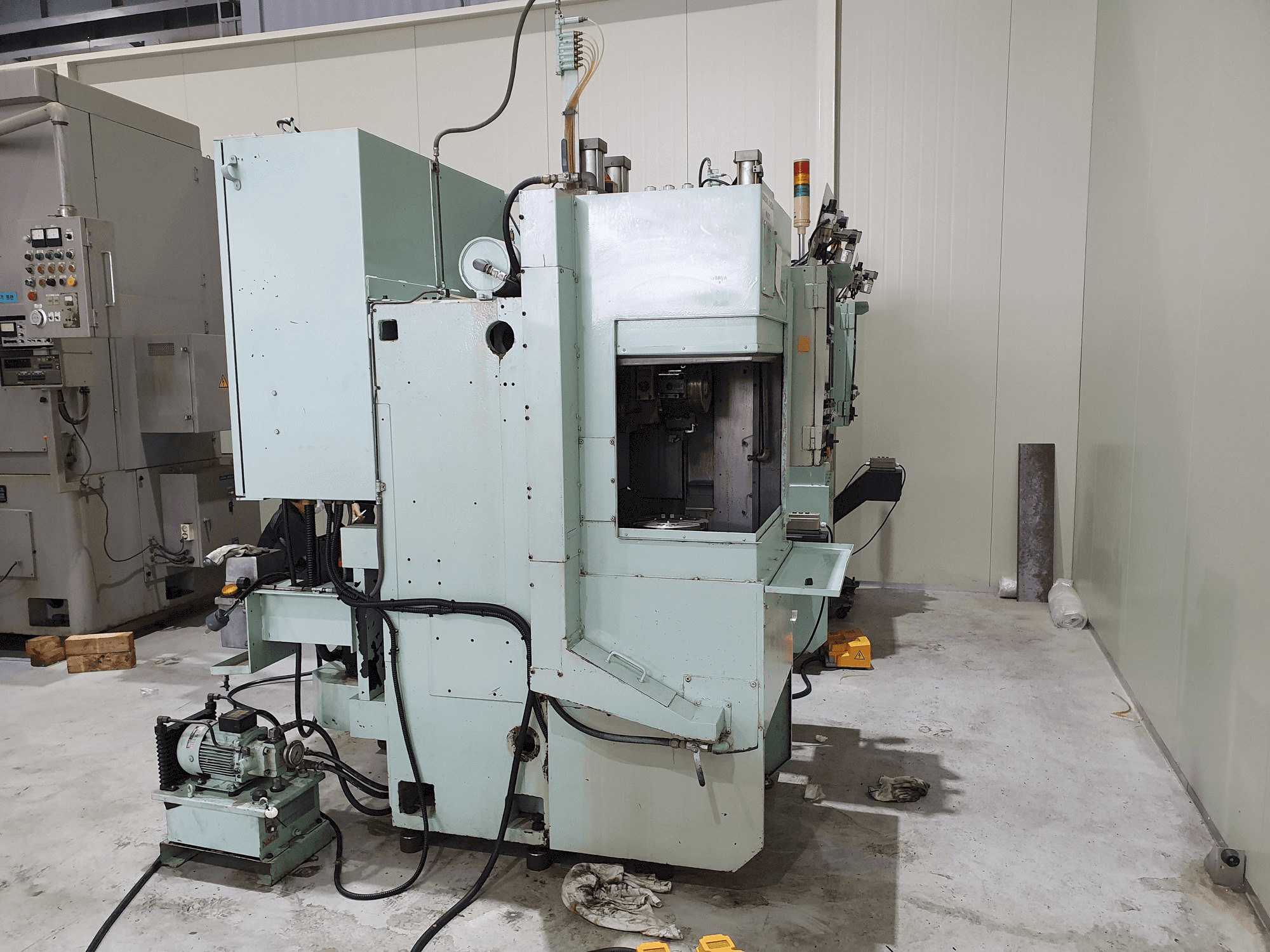 Mašīnas KANZAKI MV5T pretskats