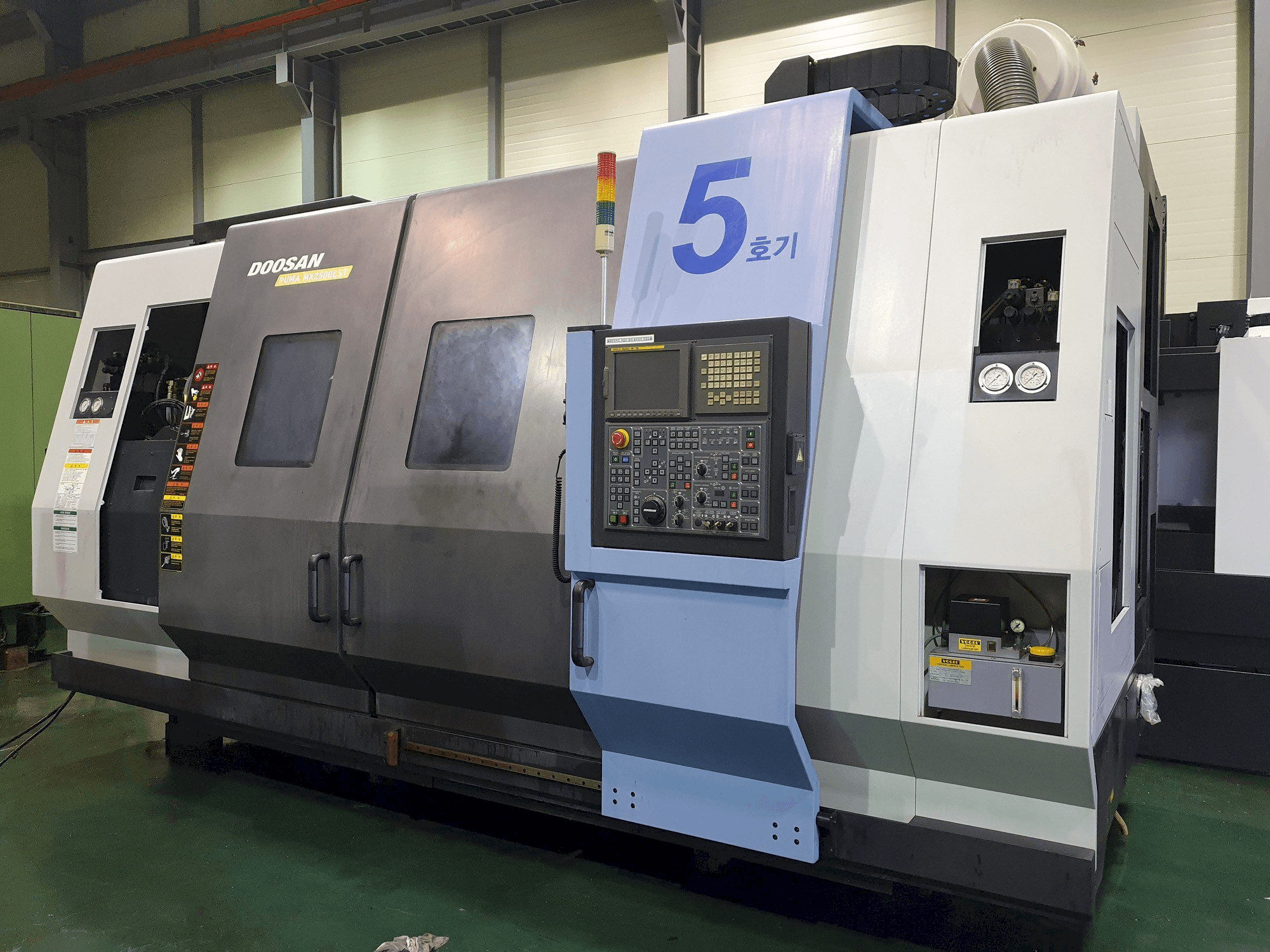 Mašīnas Doosan Puma MX2500LST pretskats