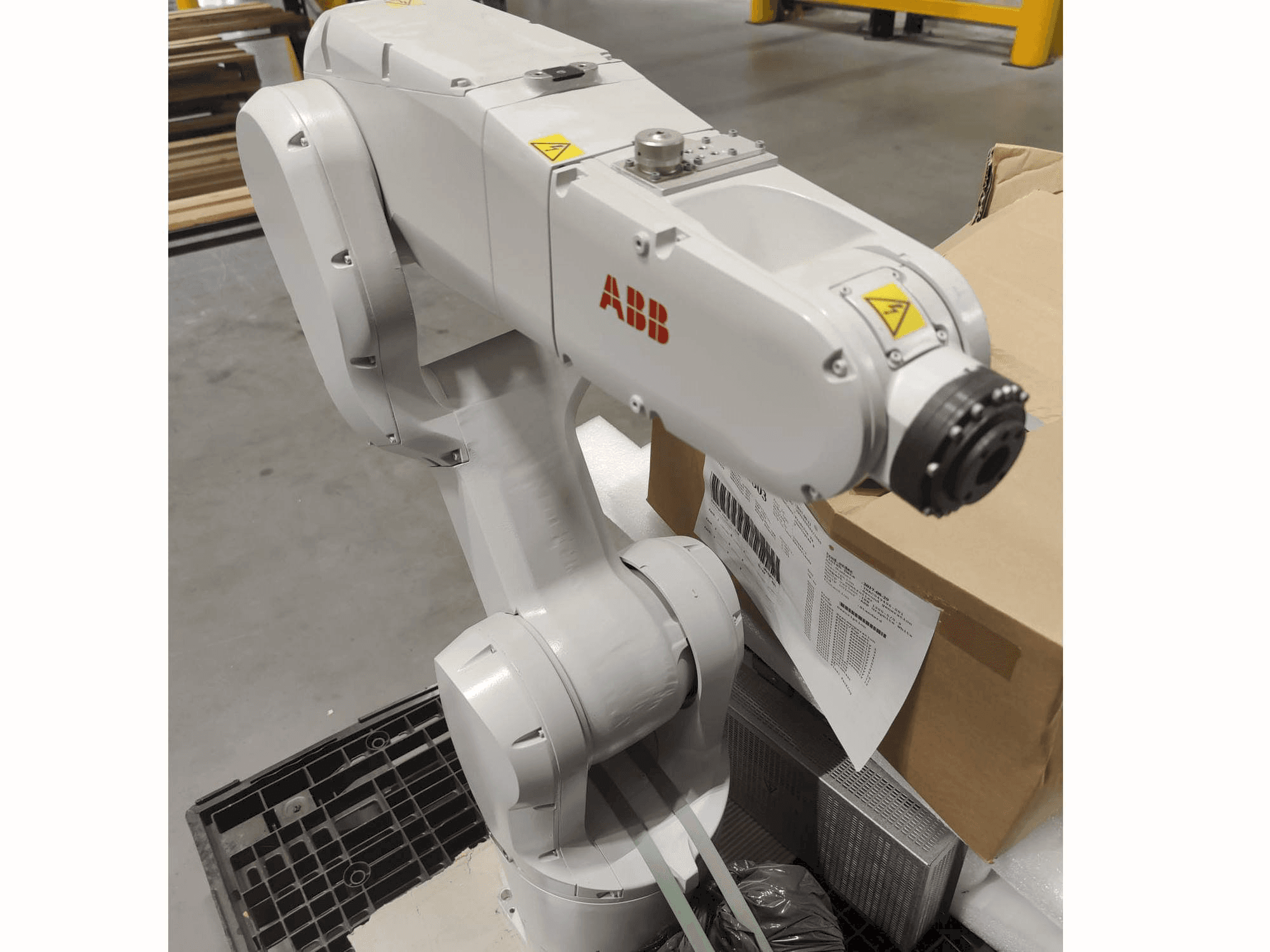 Mašīnas ABB IRB1200 pretskats
