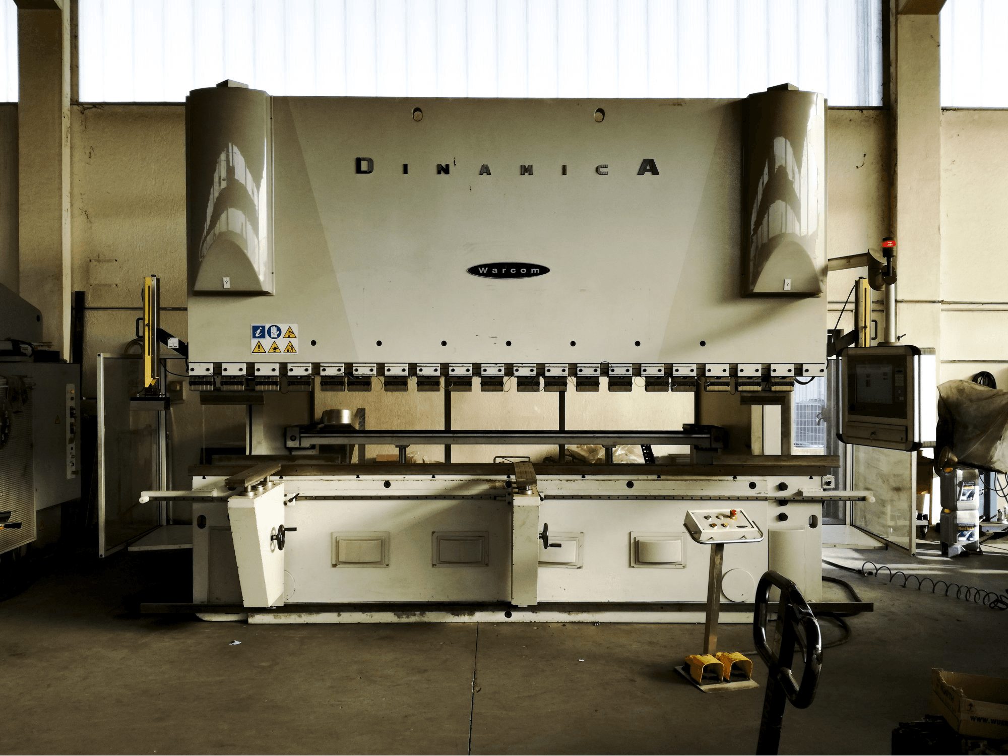 Mašīnas Warcom DINAMICA 320·40 pretskats