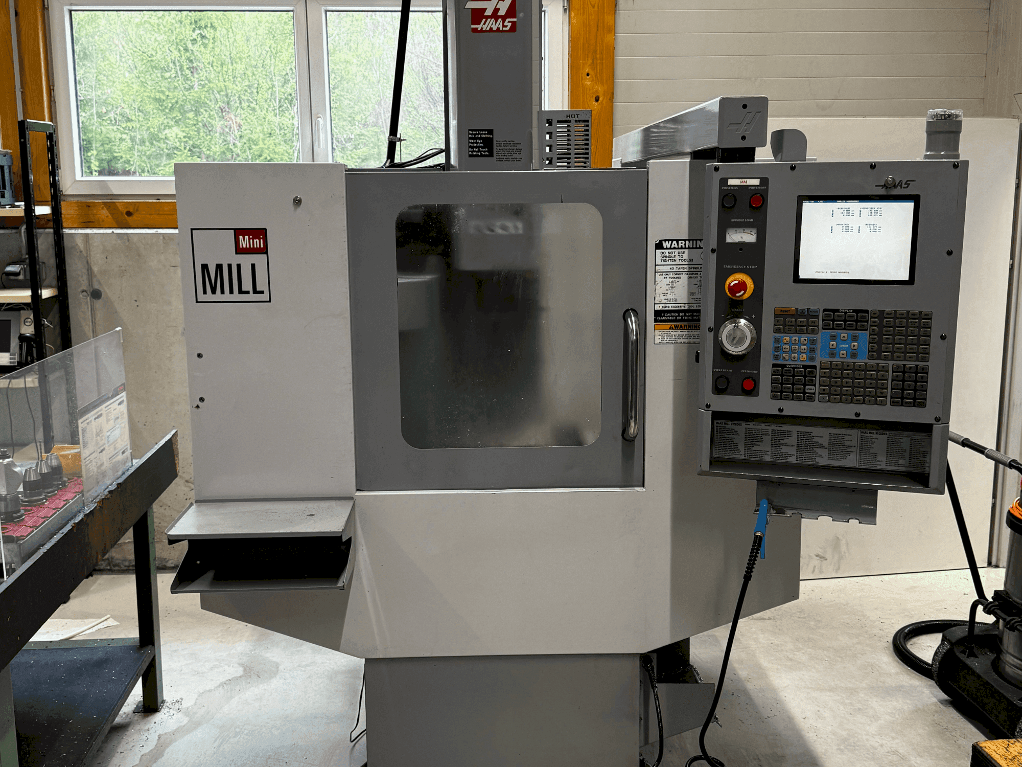 Mašīnas HAAS Mini-Mill HE pretskats