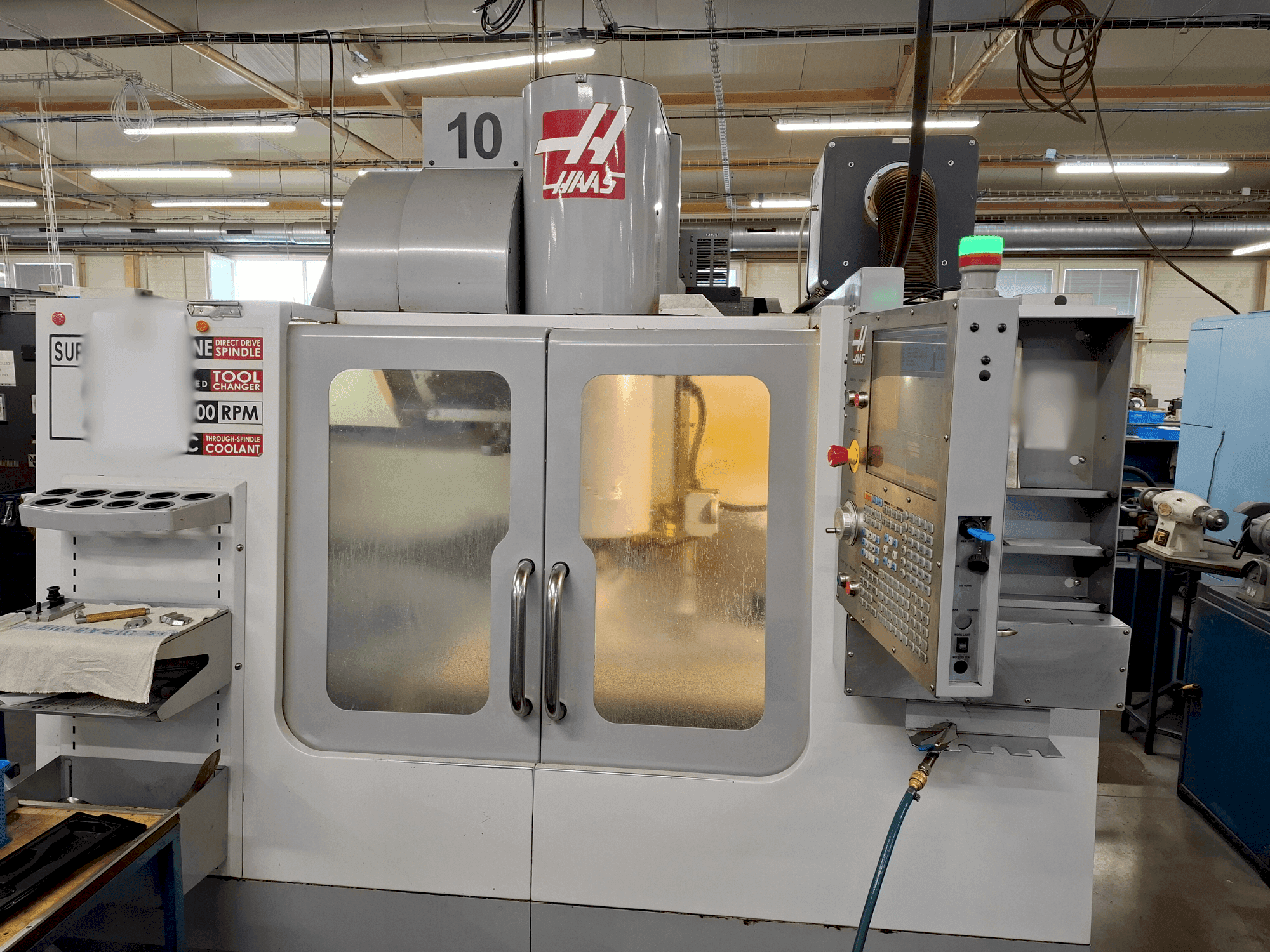 Mašīnas HAAS VF-2SSHE pretskats