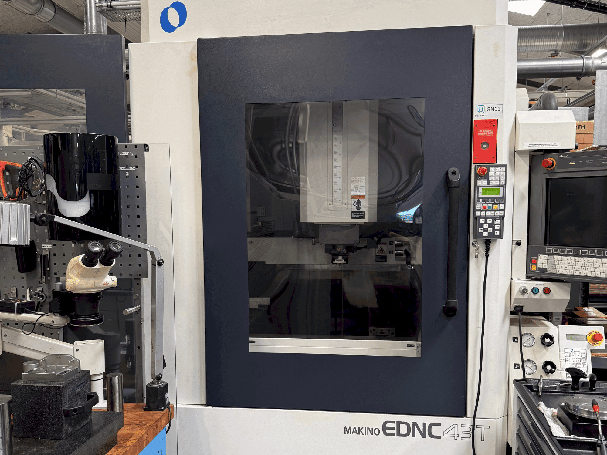 Mašīnas Makino EDNC 43T incl. Erowa Robot 120 pcs pretskats