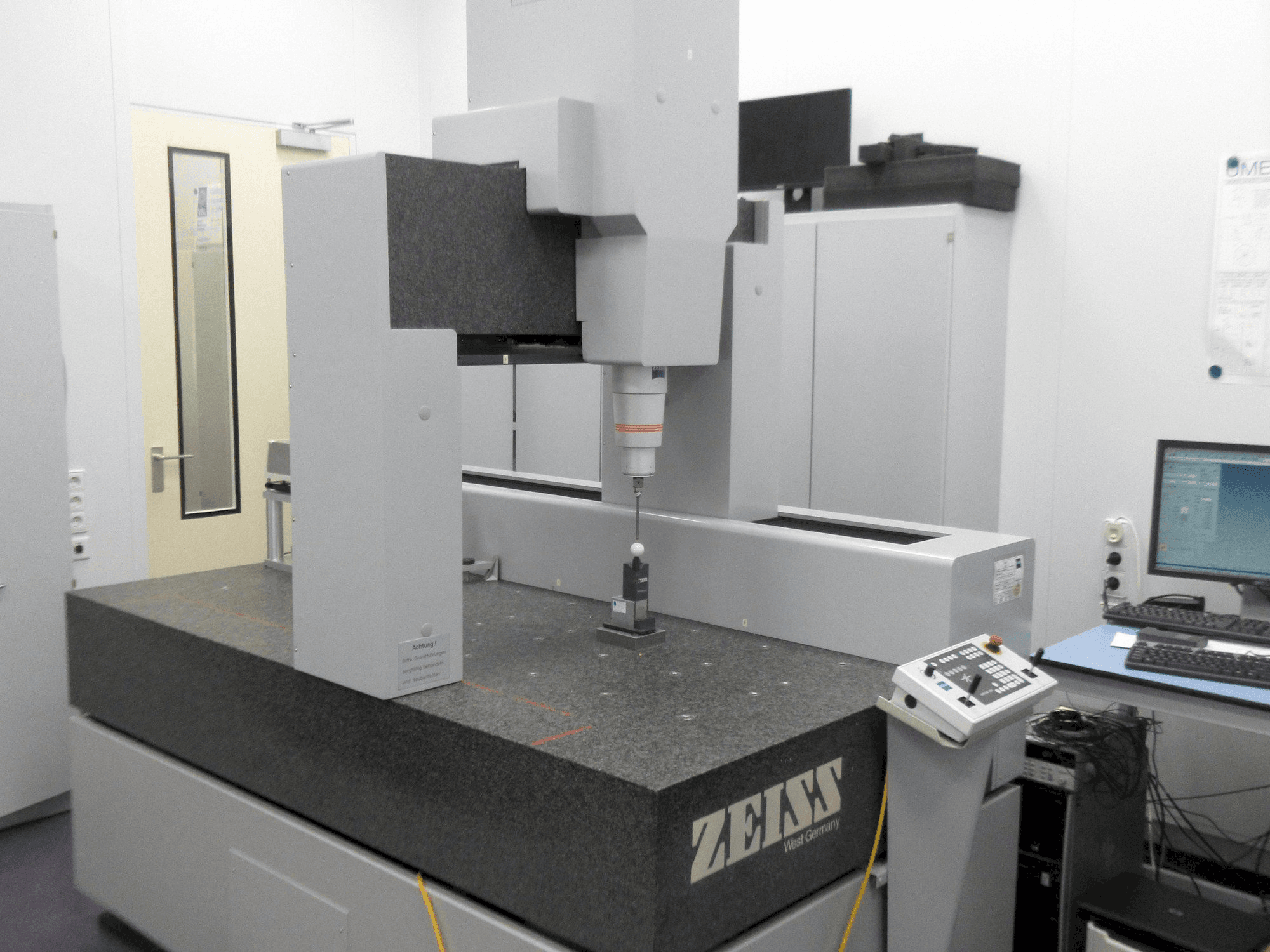 Mašīnas ZEISS UC 850 pretskats