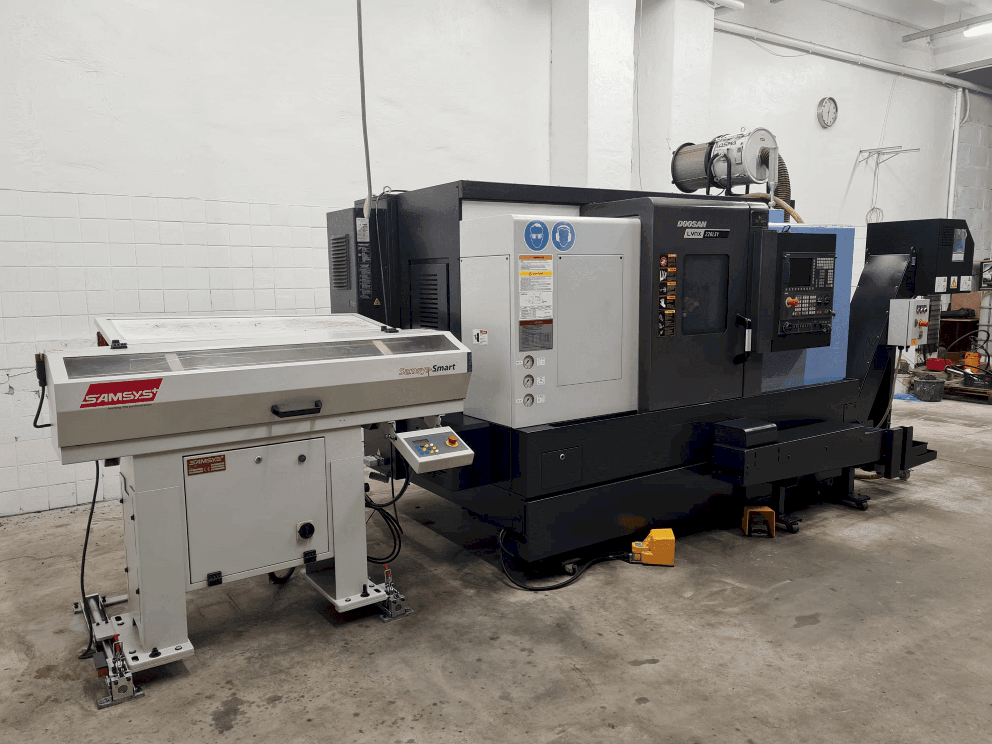 Mašīnas DOOSAN LYNX 220 LSYC pretskats