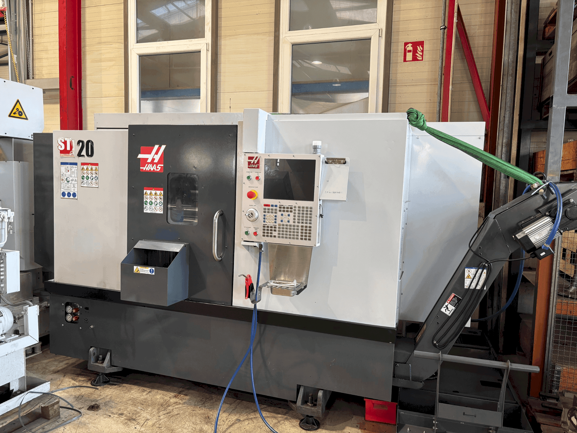 Mašīnas HAAS ST-20 pretskats