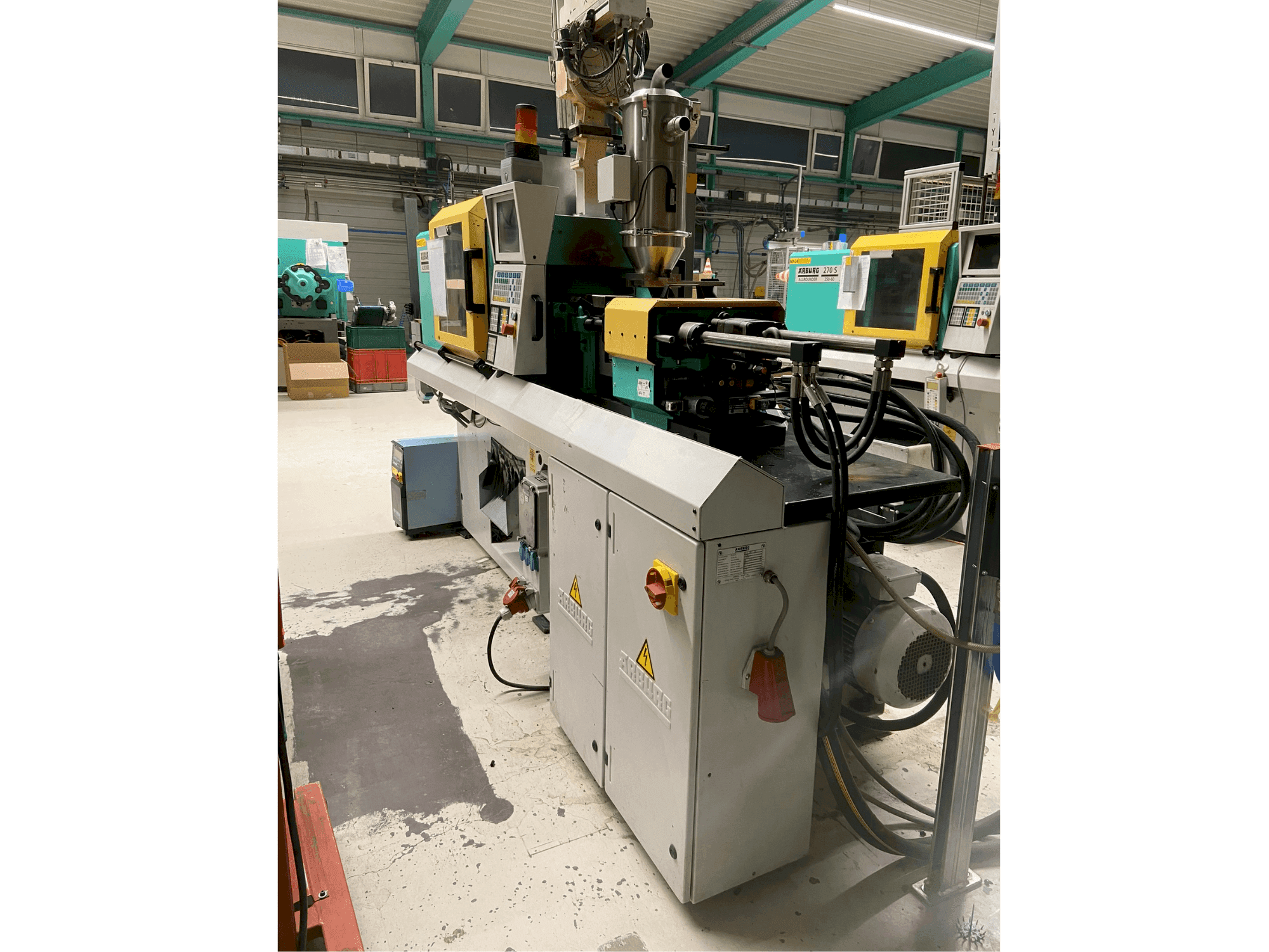 Mašīnas Arburg 220 S 250-60 labās malas skats