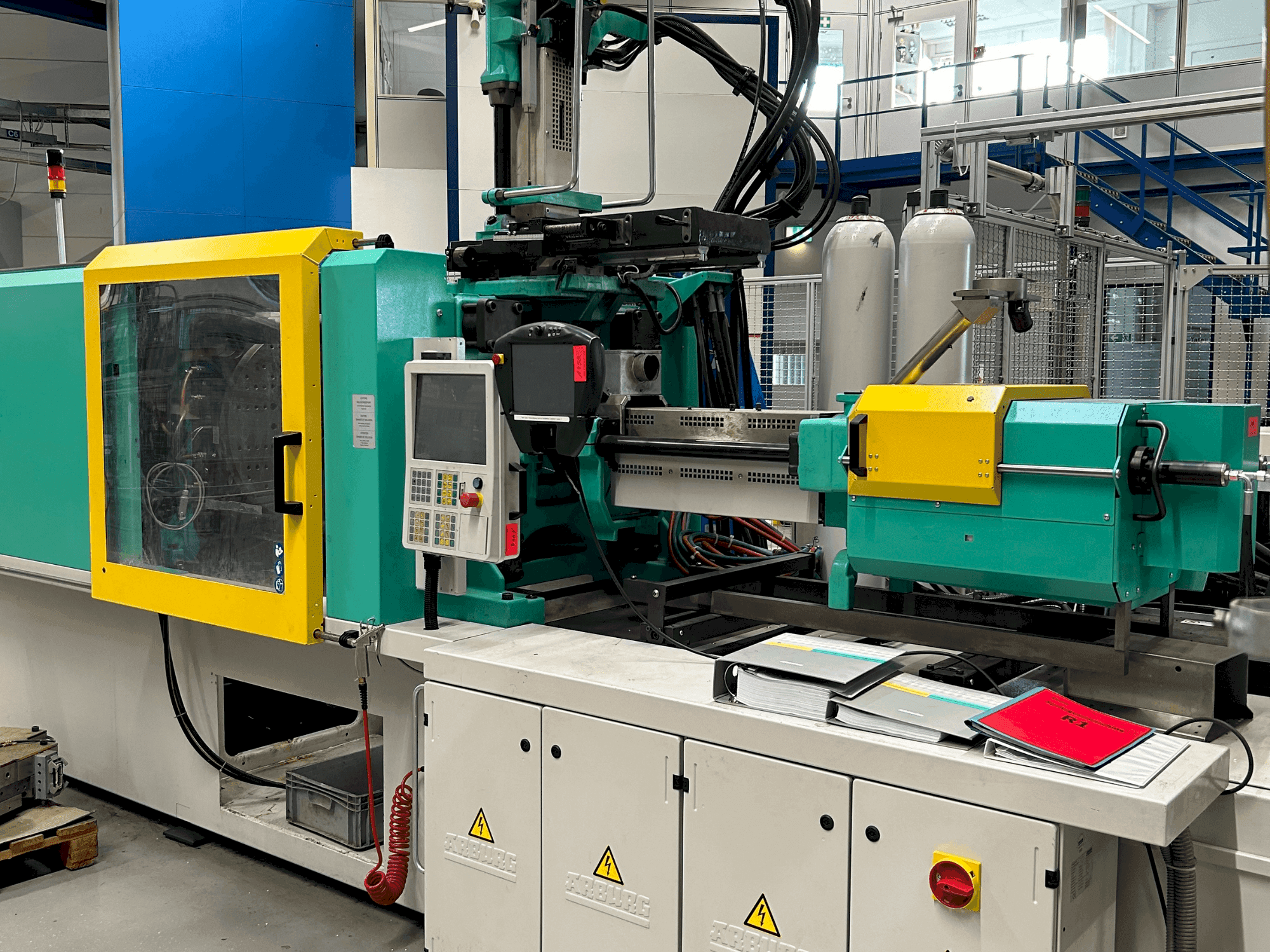 Mašīnas Arburg 570S 2200-400/170 pretskats