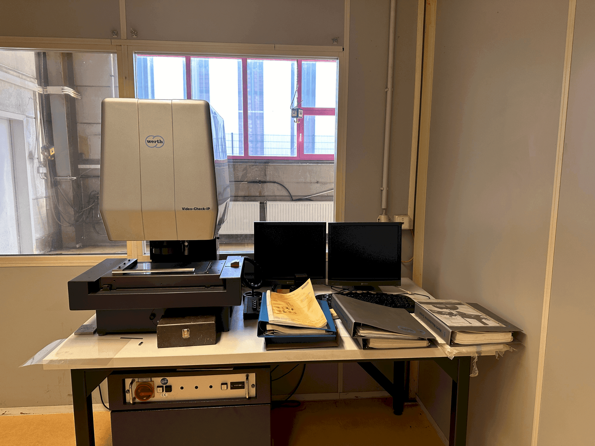 Mašīnas Werth Video-Check IP 250x125 3D CNC pretskats